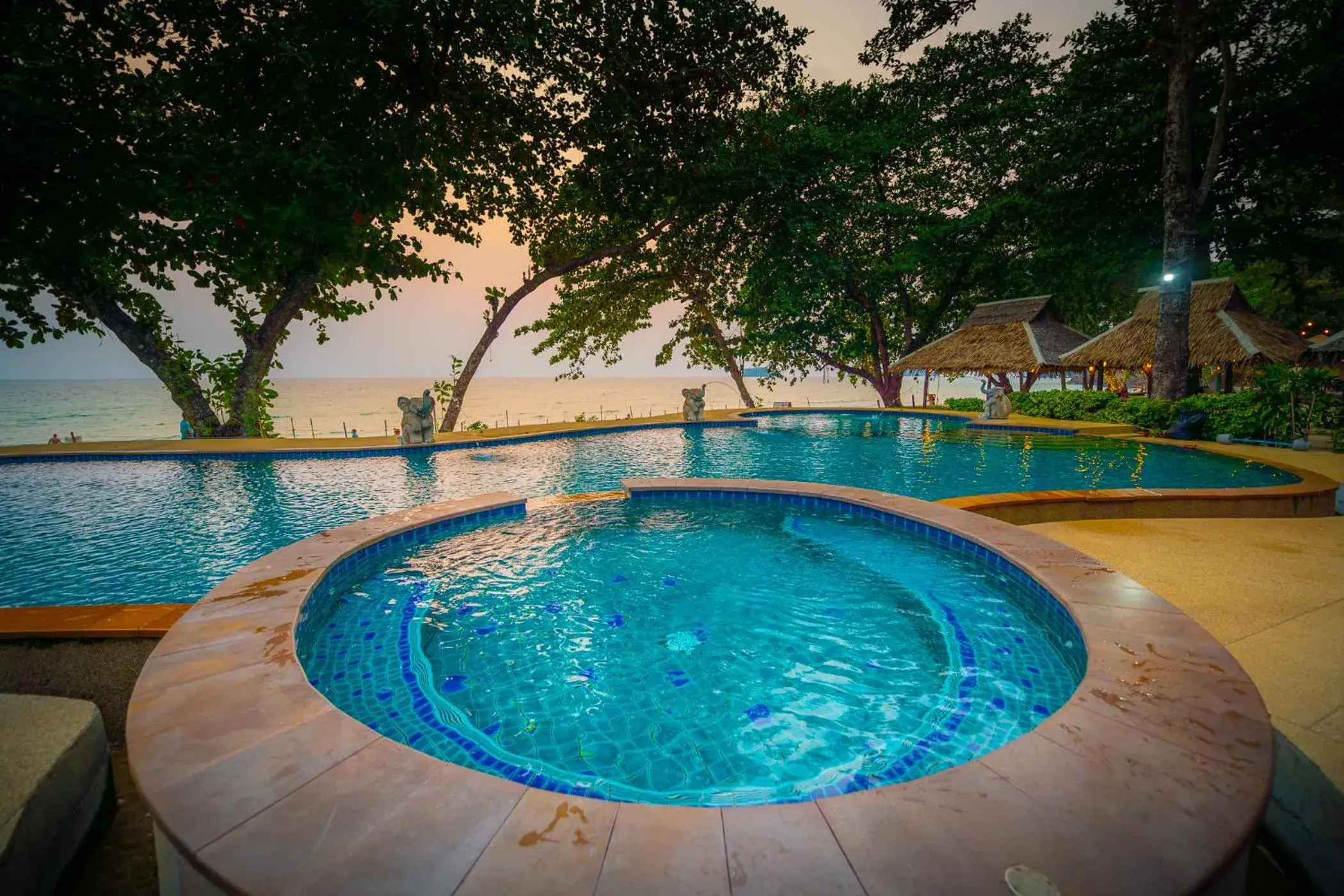 Swimming pool in Siam Beach Resort Swimming pool in Siam Beach Resort