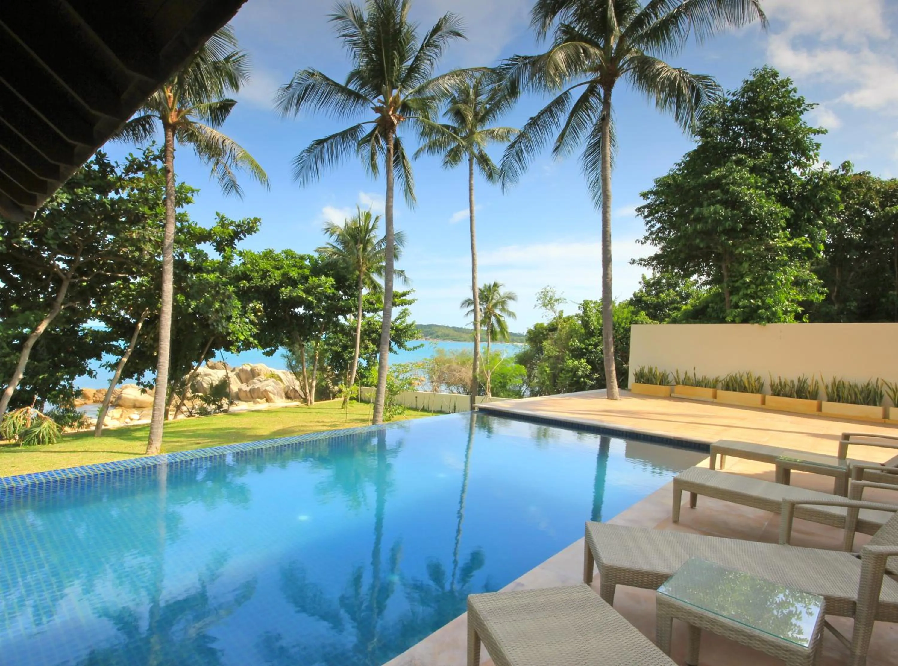 Swimming pool in Pawanthorn Samui - SHA Plus