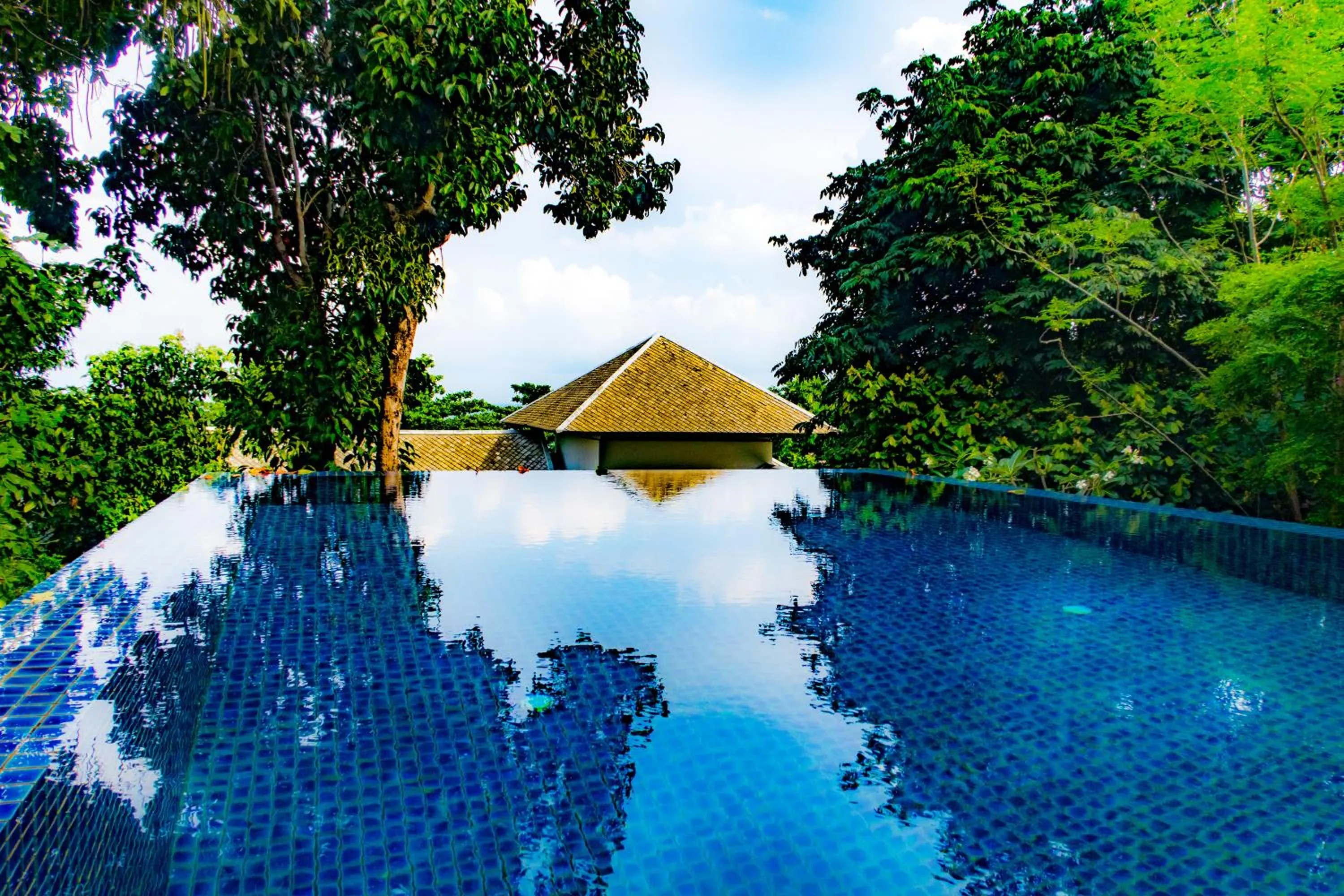 Swimming pool in Pawanthorn Samui - SHA Plus