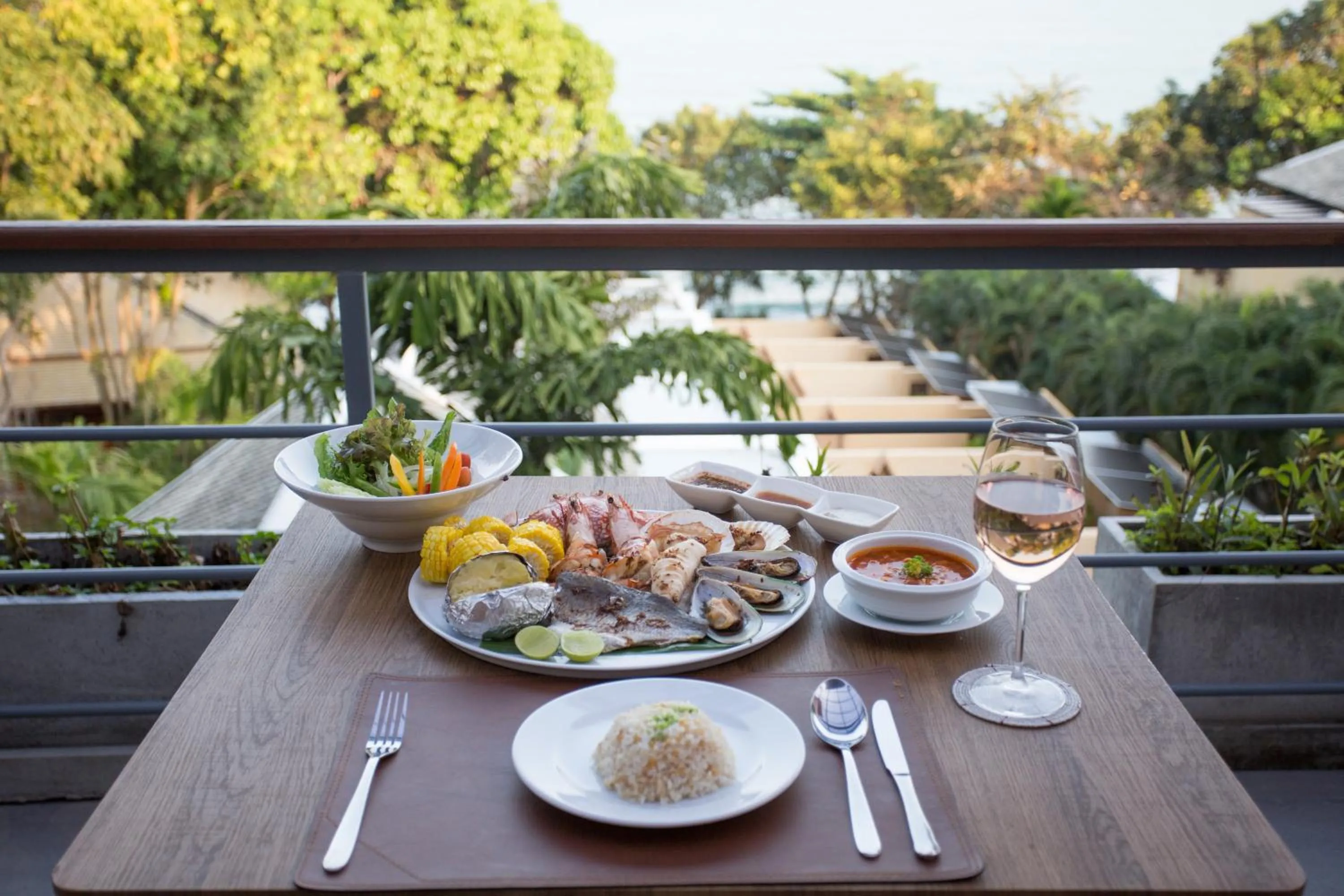 Food and drinks in Pawanthorn Samui - SHA Plus