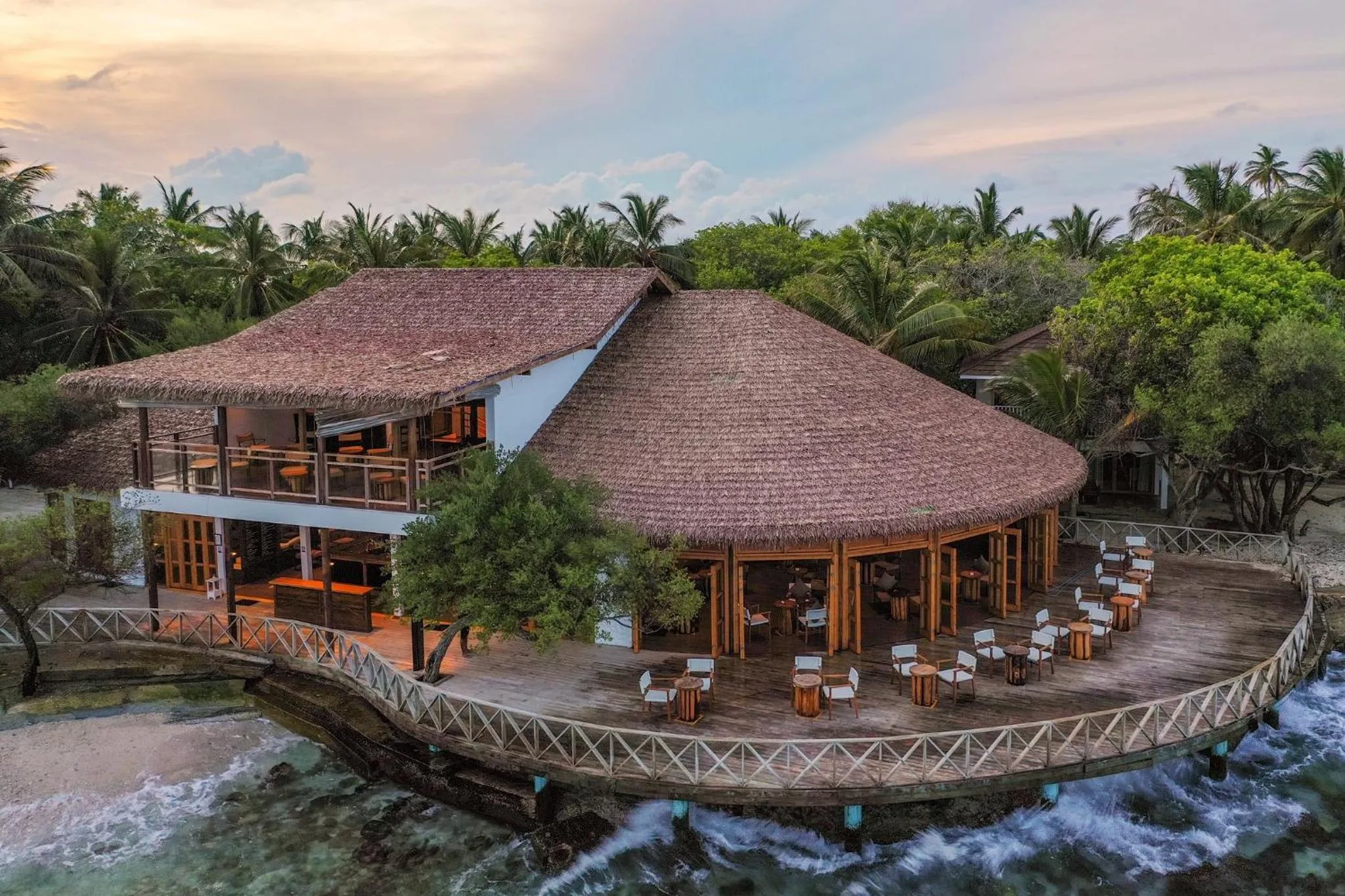 Lounge or bar in Cinnamon Dhonveli Maldives - Free One-Way Speedboat and 02 Kids Under 12 Stay & Dine Free