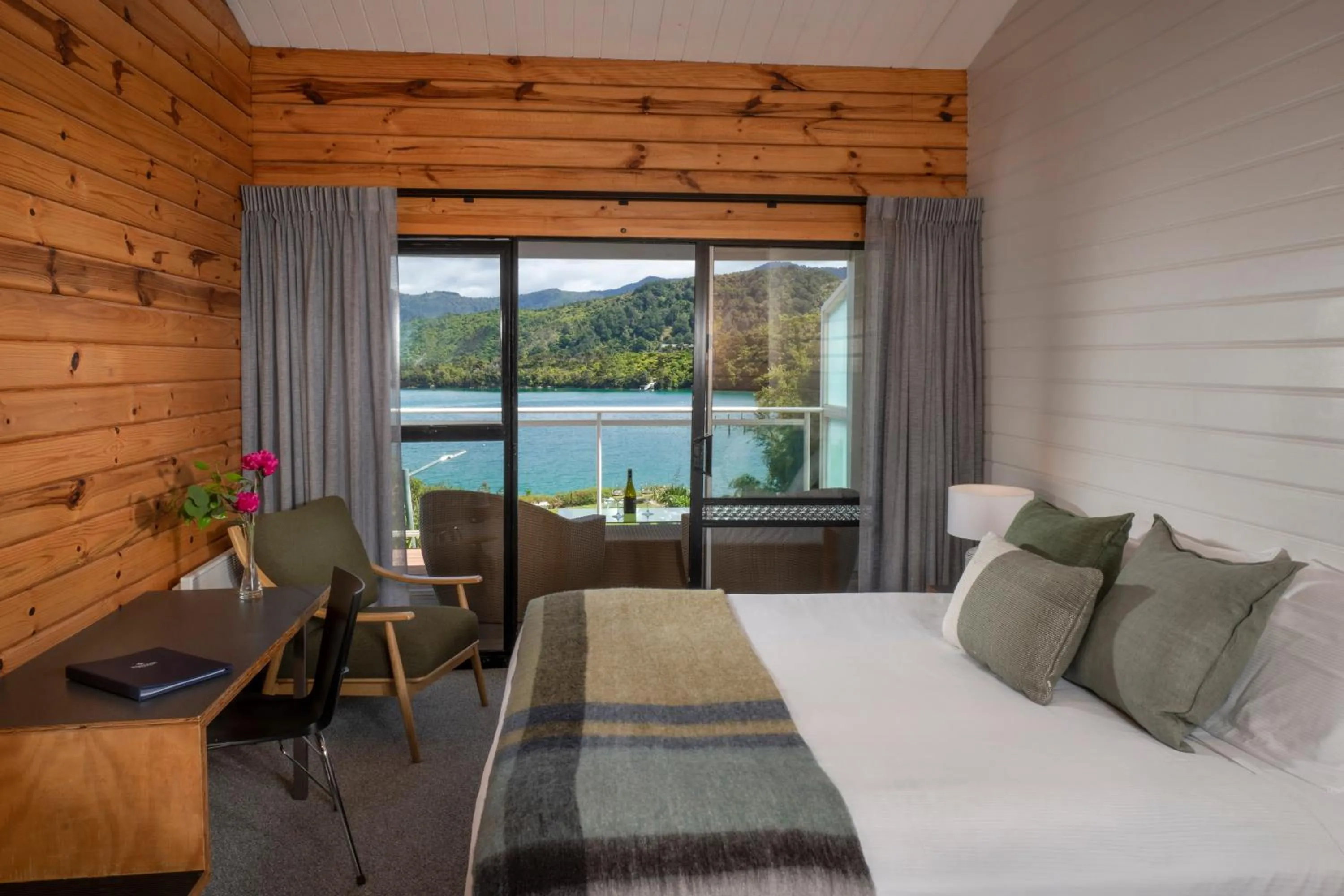 Patio, Bed in The Portage Resort