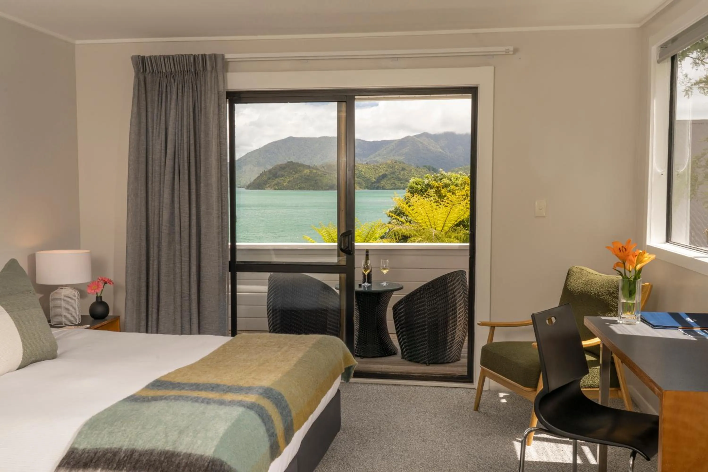 Patio, Bed in The Portage Resort