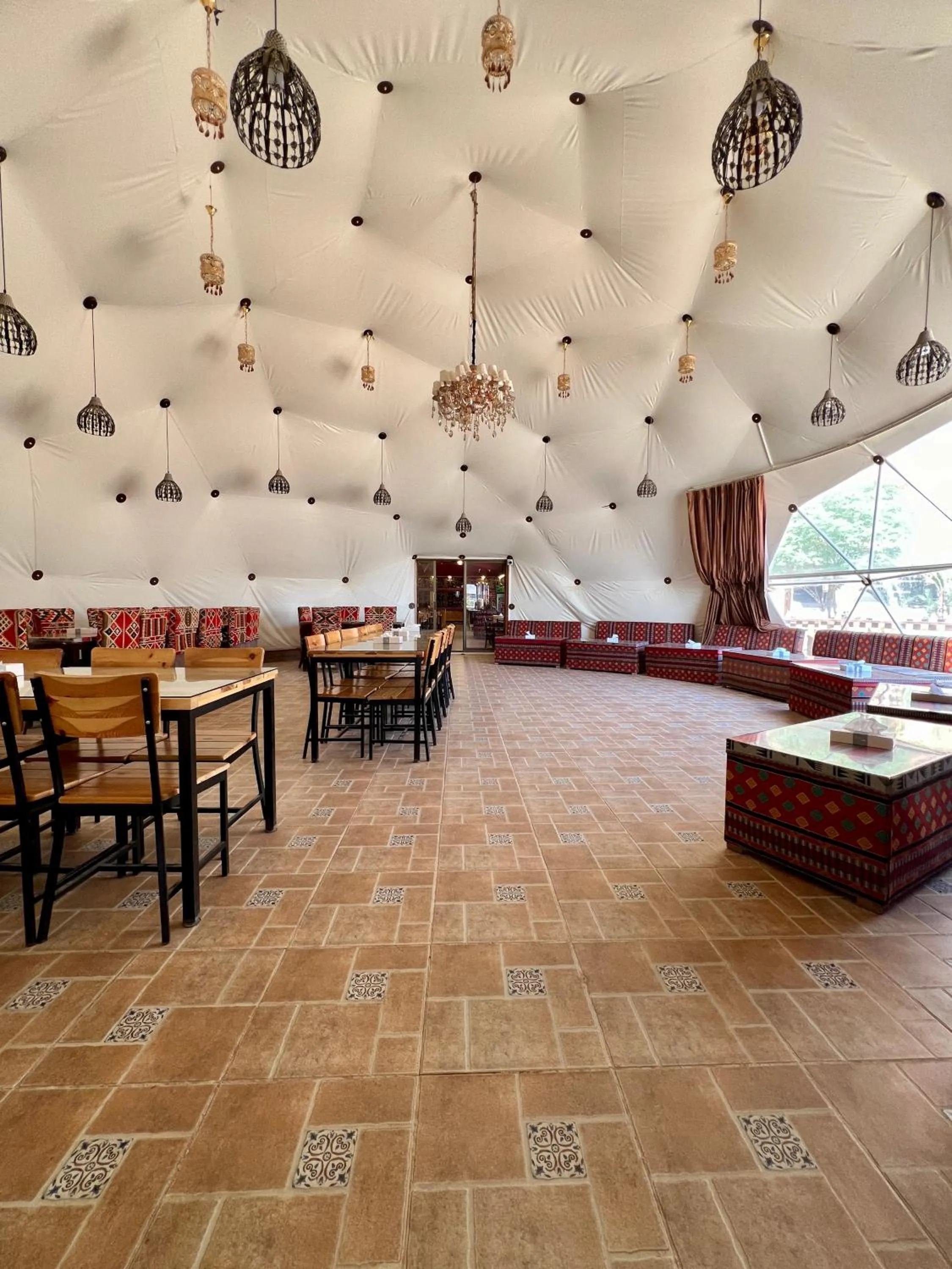 Restaurant/places to eat in Hasan Zawaideh Camp