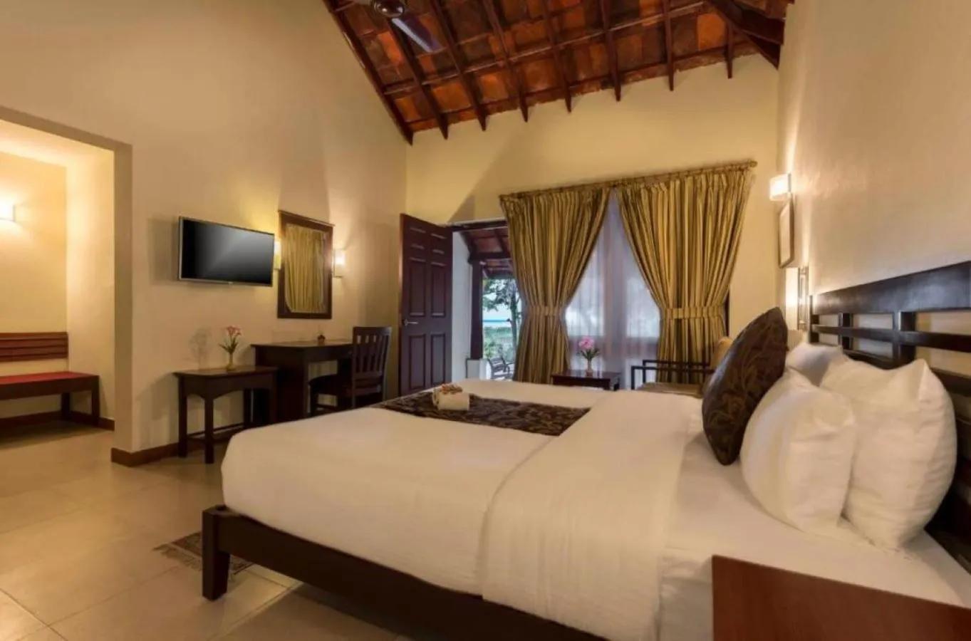 Photo of the whole room, Bed in Abad Turtle Beach