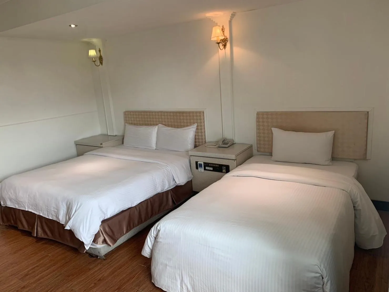 Bedroom in 東陽峇里商旅酒店