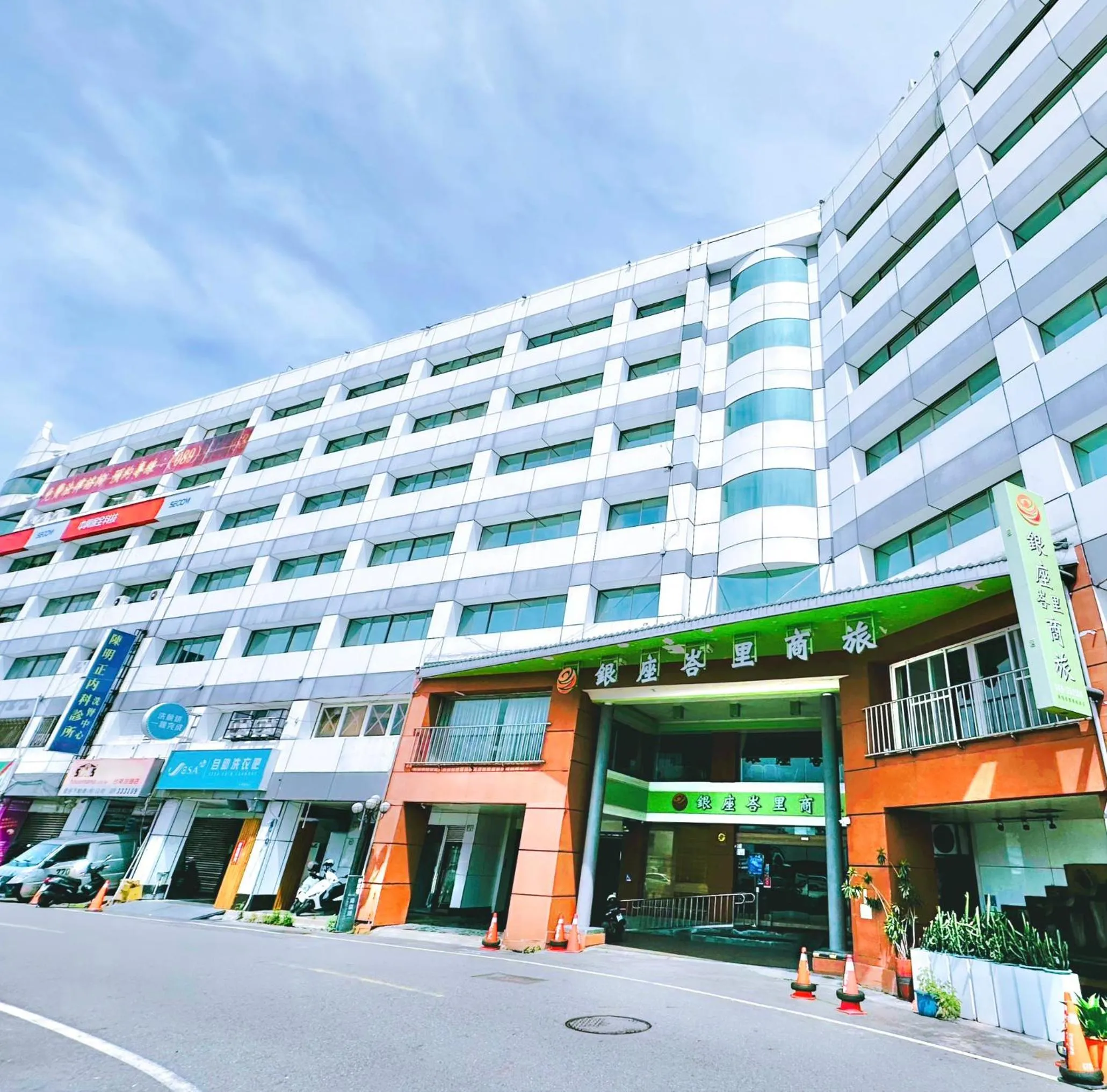 Property building in 東陽峇里商旅酒店