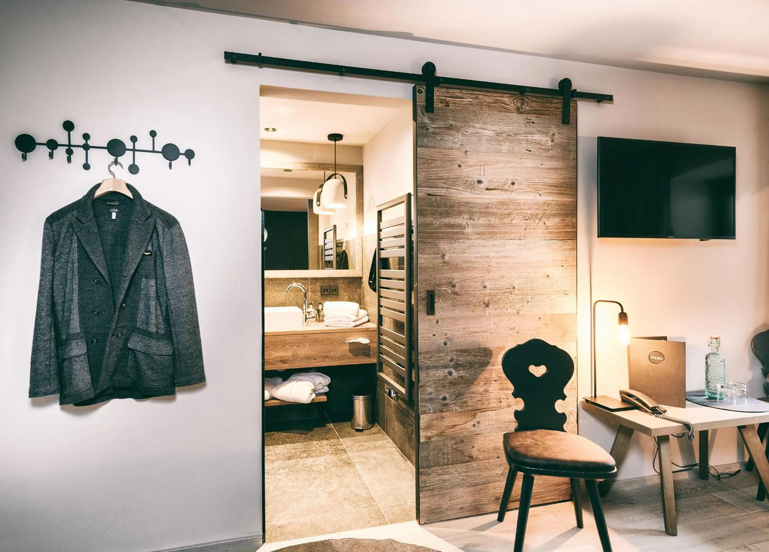 Photo of the whole room, Bed in Berg-Leben