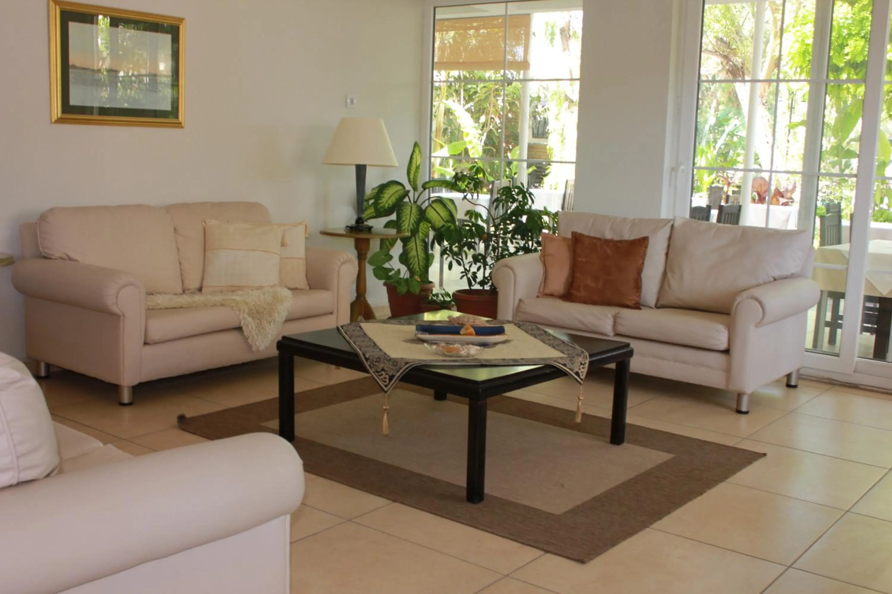 Communal lounge/ TV room in Hotel Vanilla