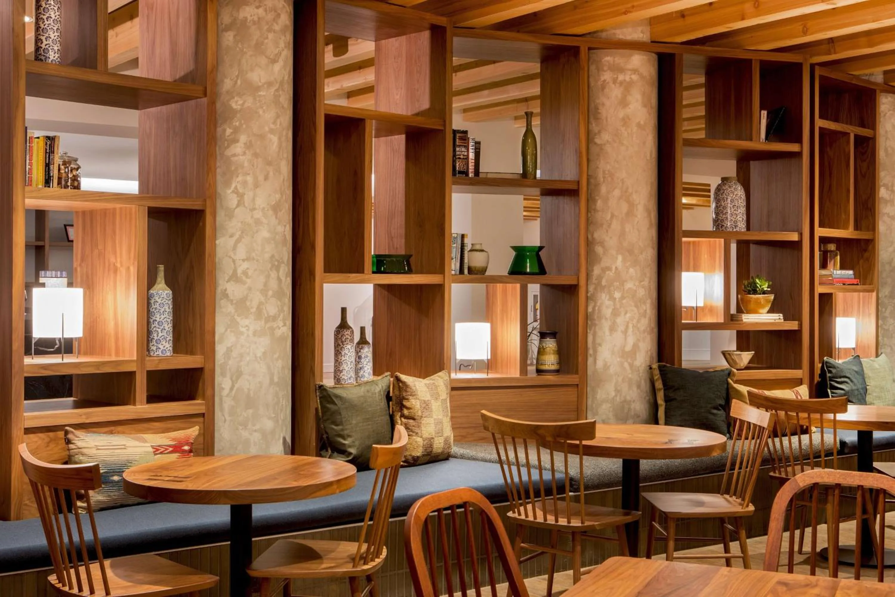 Restaurant/places to eat in DoubleTree by Hilton Atlanta Northwest/Marietta