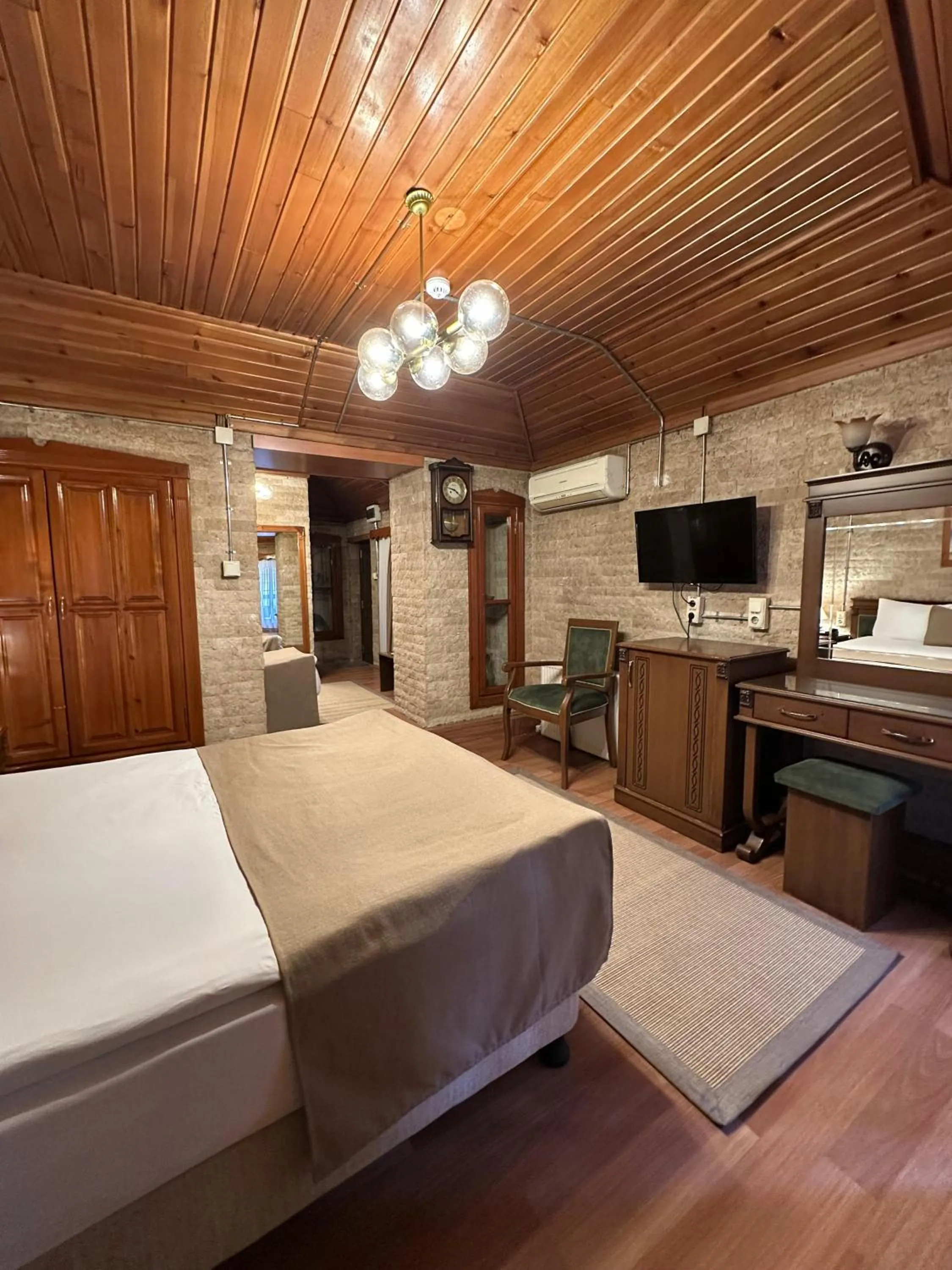 Bedroom, Bed in Zeynep Hanim Konagi