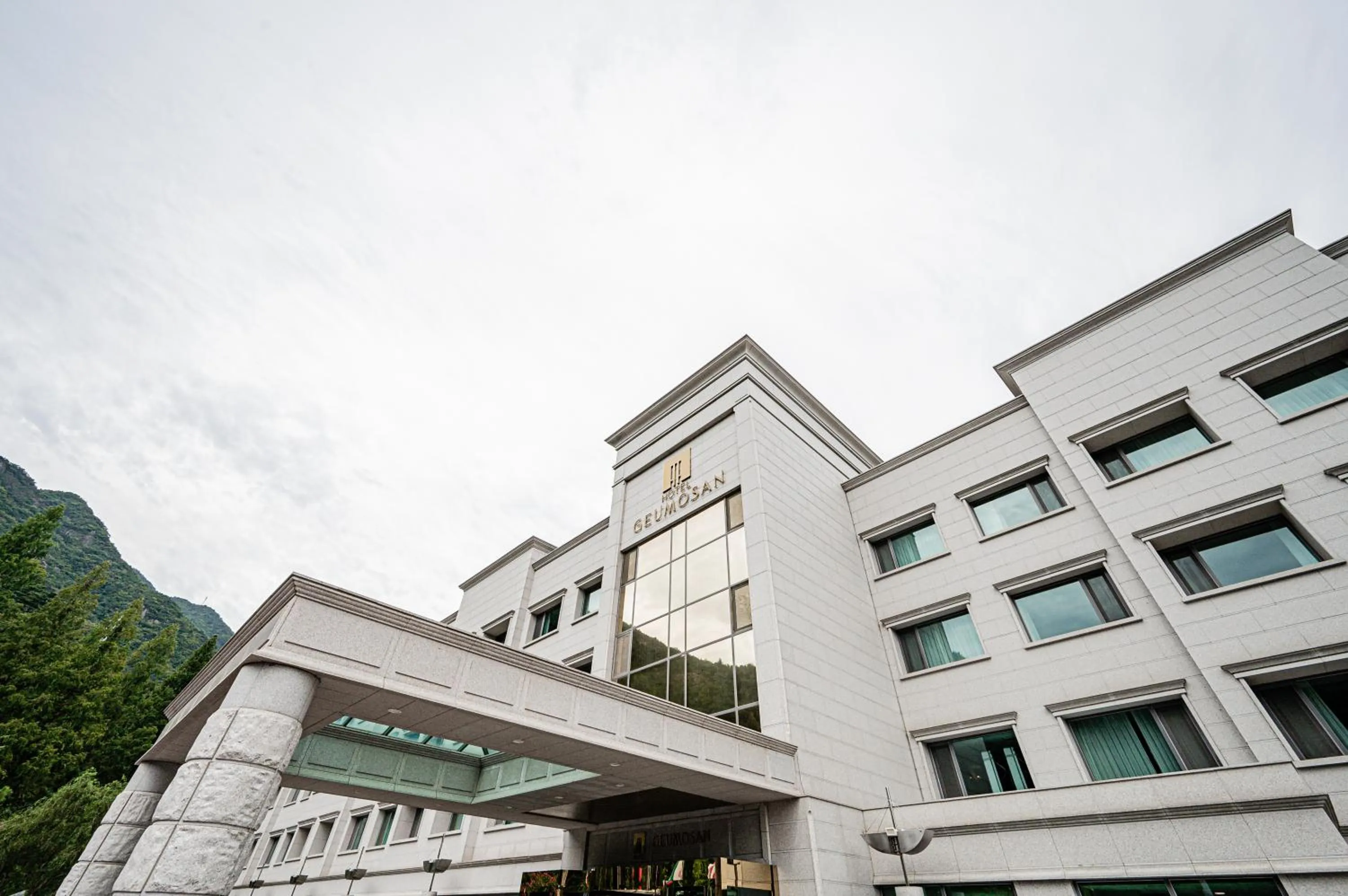 Facade/entrance in Hotel Geumosan