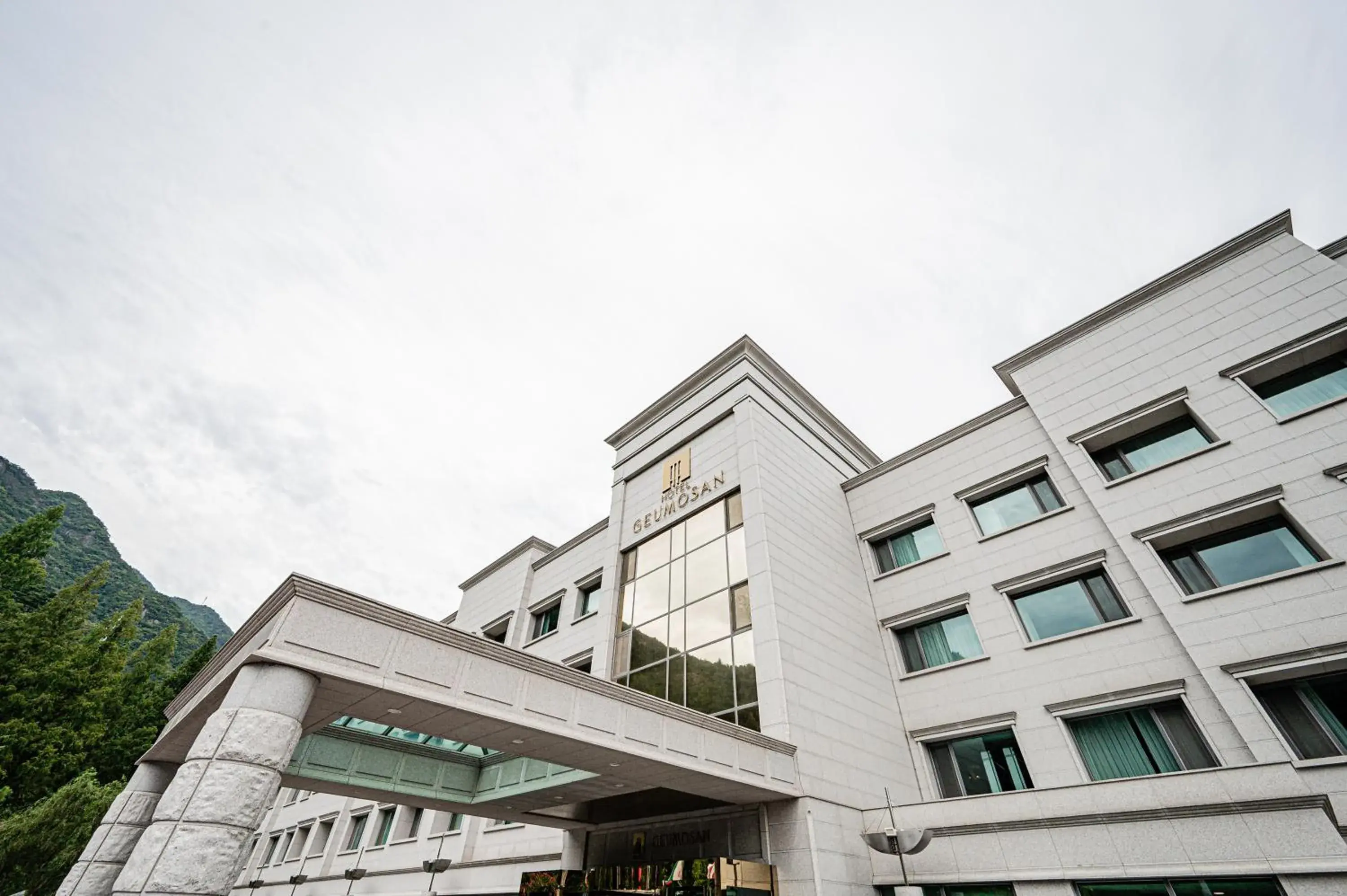 Facade/entrance in Hotel Geumosan Facade/entrance in Hotel Geumosan