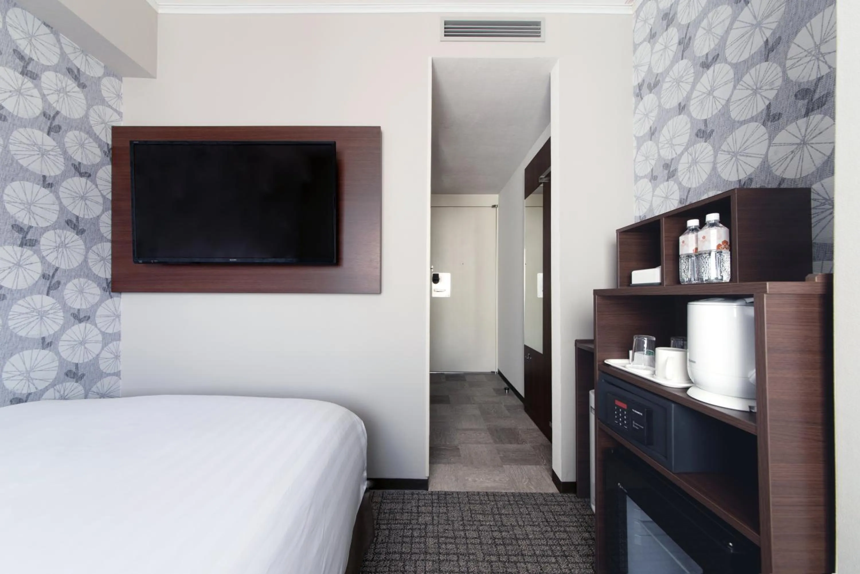 Photo of the whole room, Bed in Premier Hotel Cabin Shinjuku