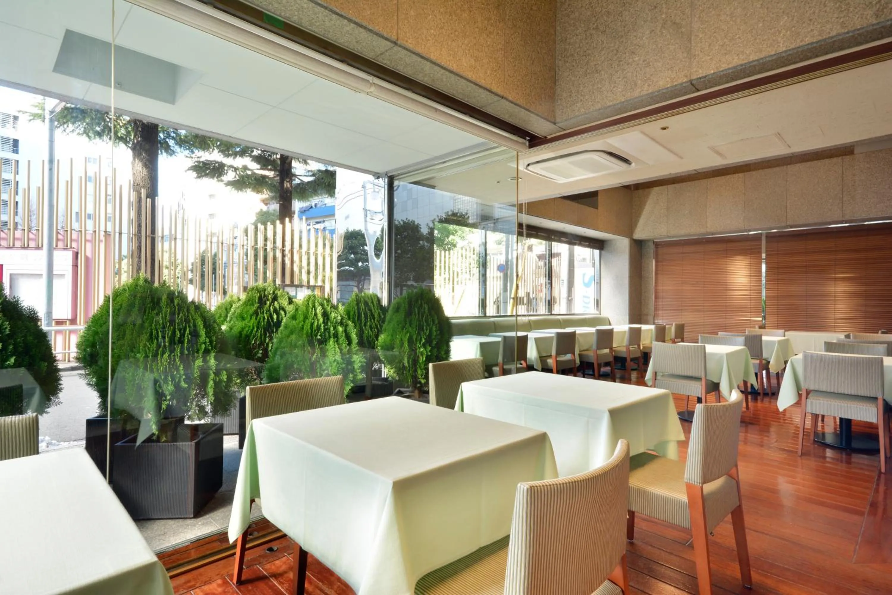 Restaurant/places to eat in Premier Hotel Cabin Shinjuku