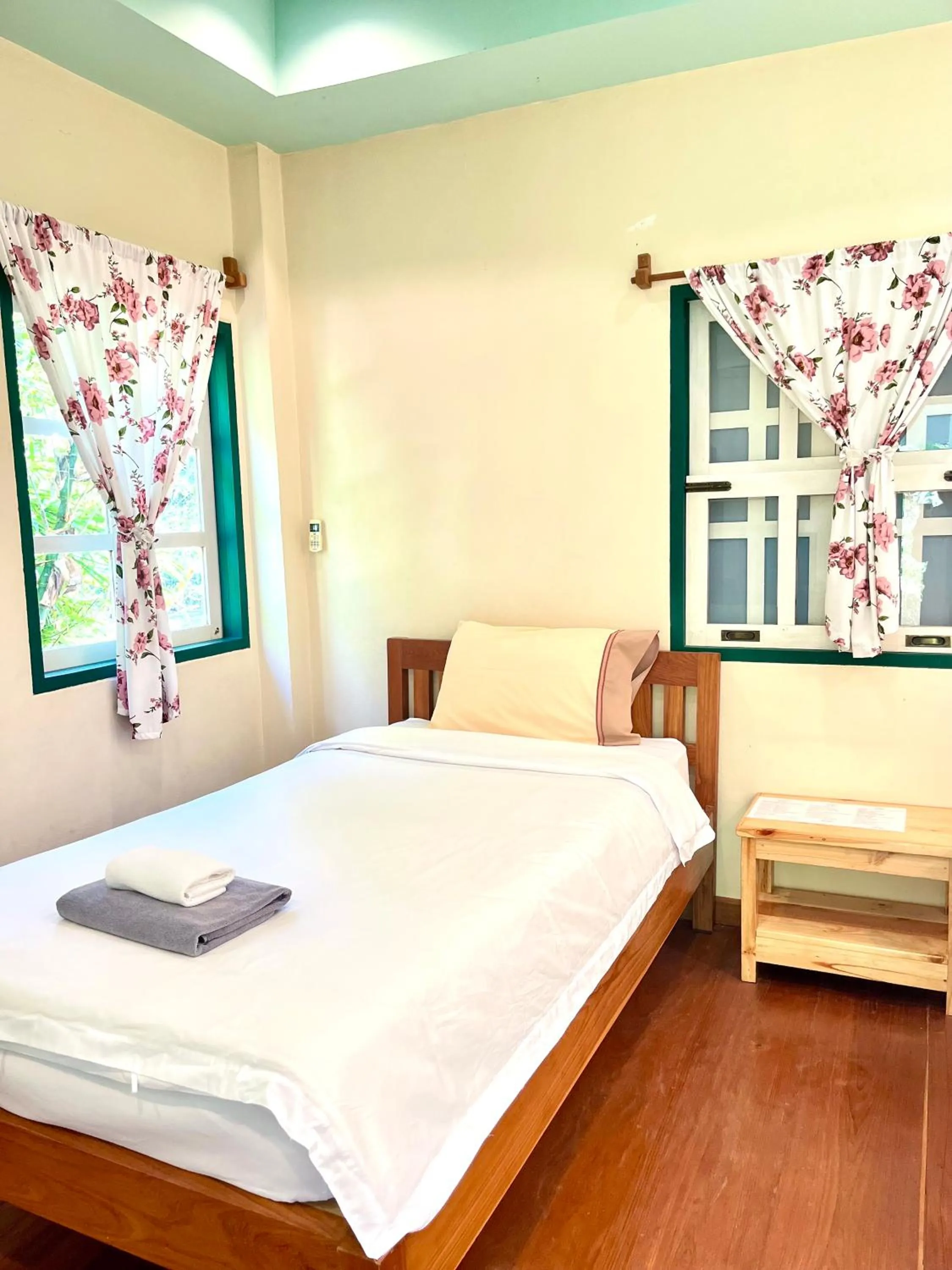 Bed in Pai Flora Resort