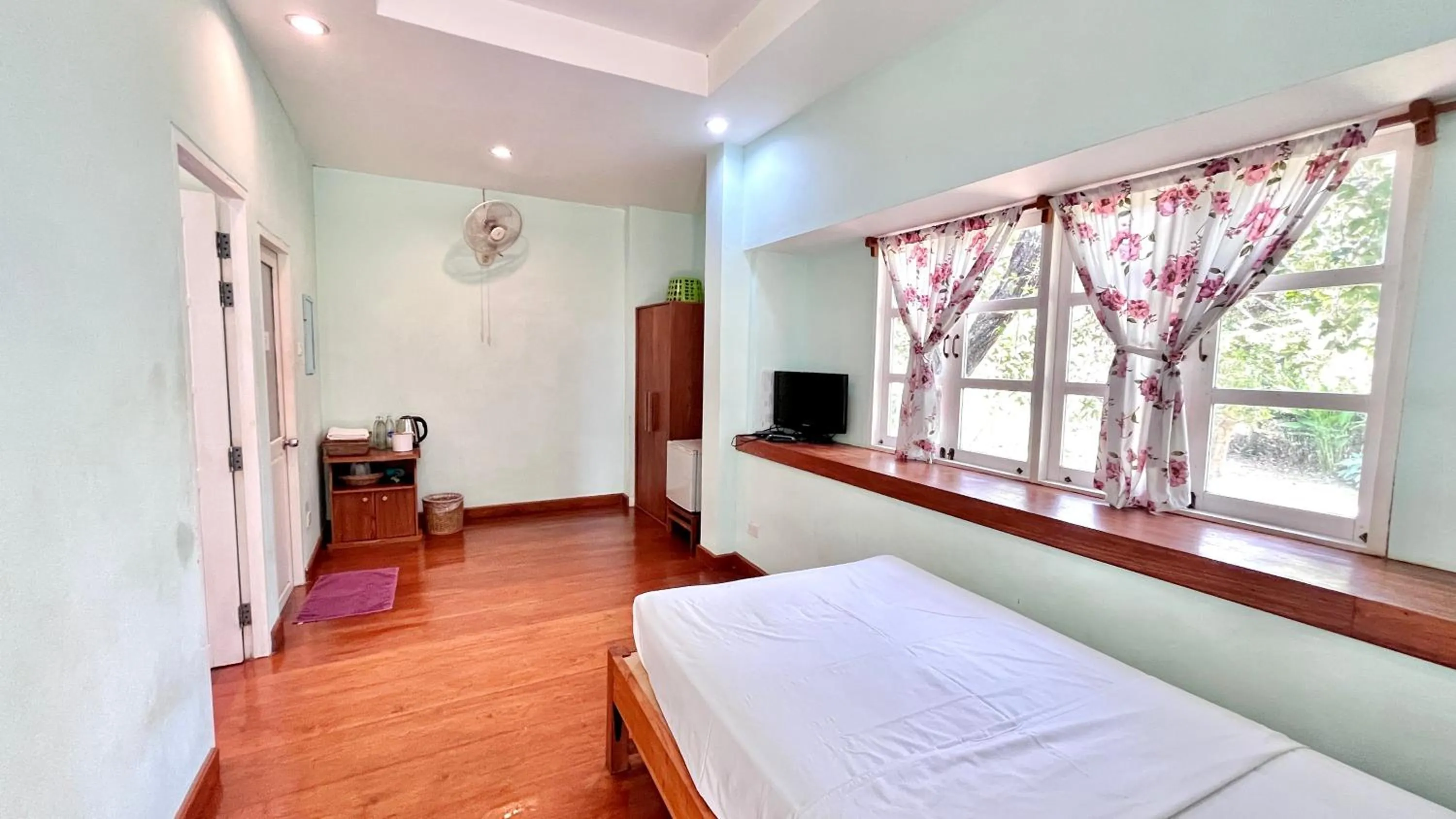 Photo of the whole room, Bed in Pai Flora Resort