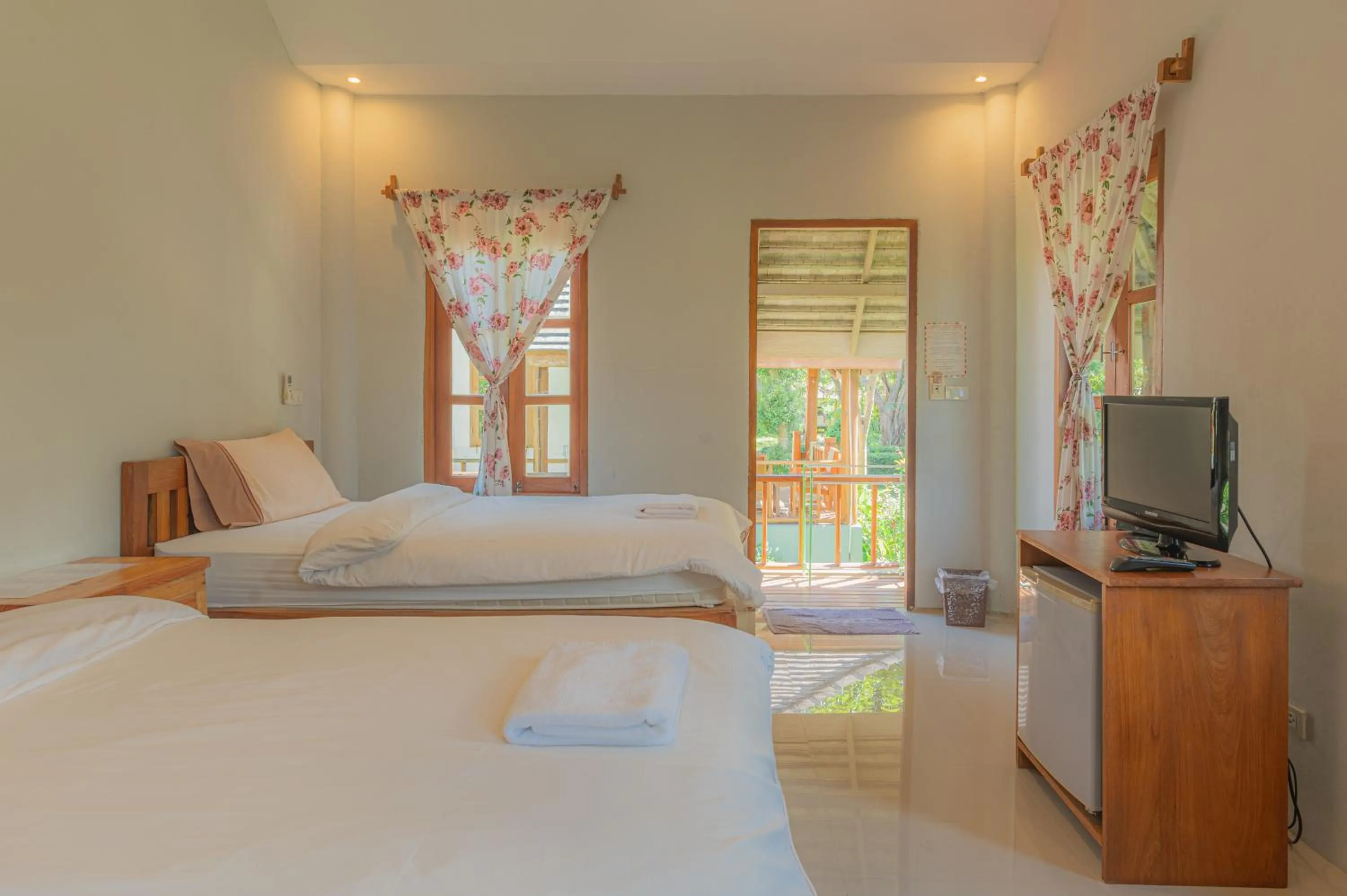 Bedroom, Bed in Pai Flora Resort