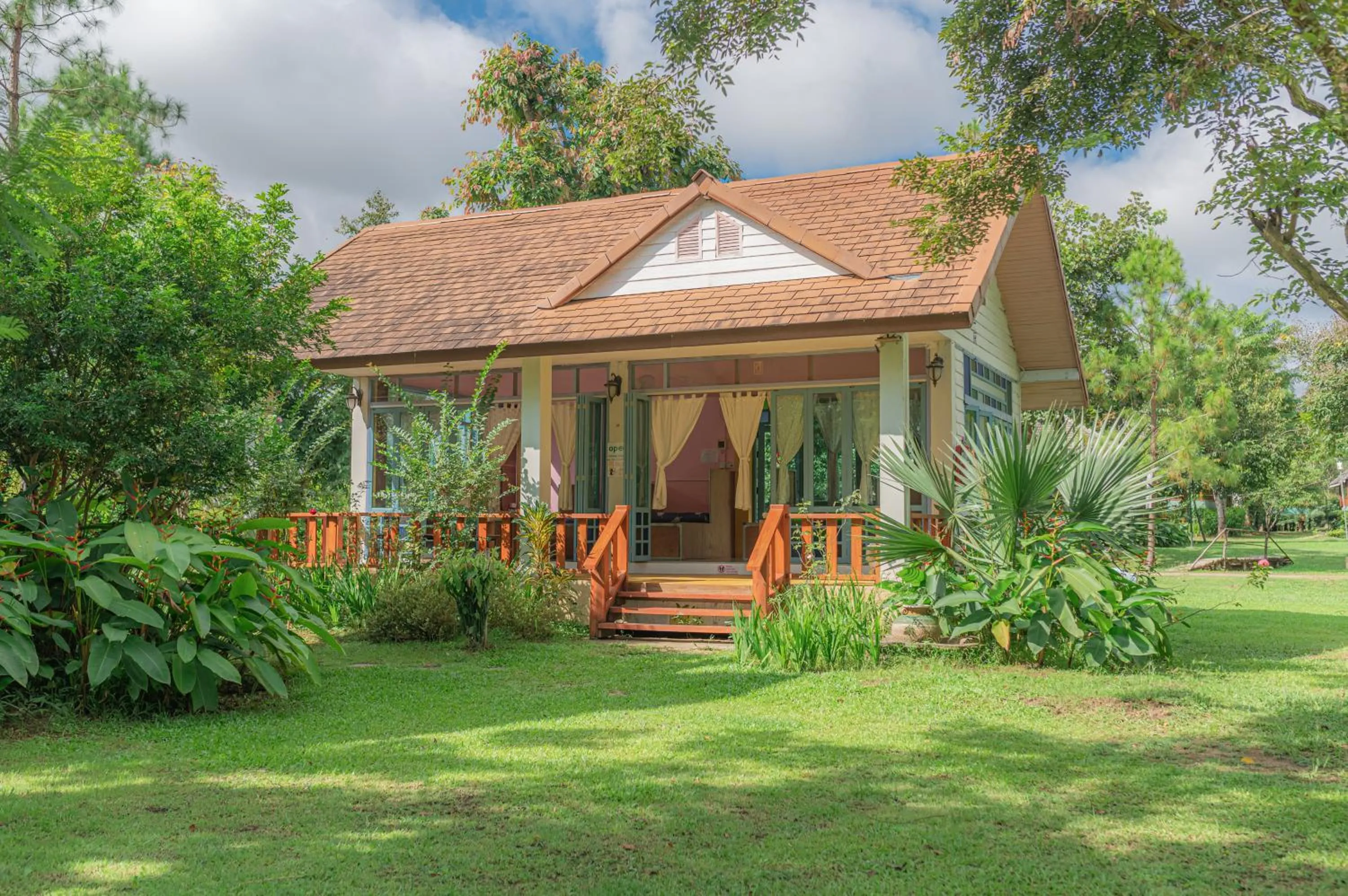 Property building in Pai Flora Resort