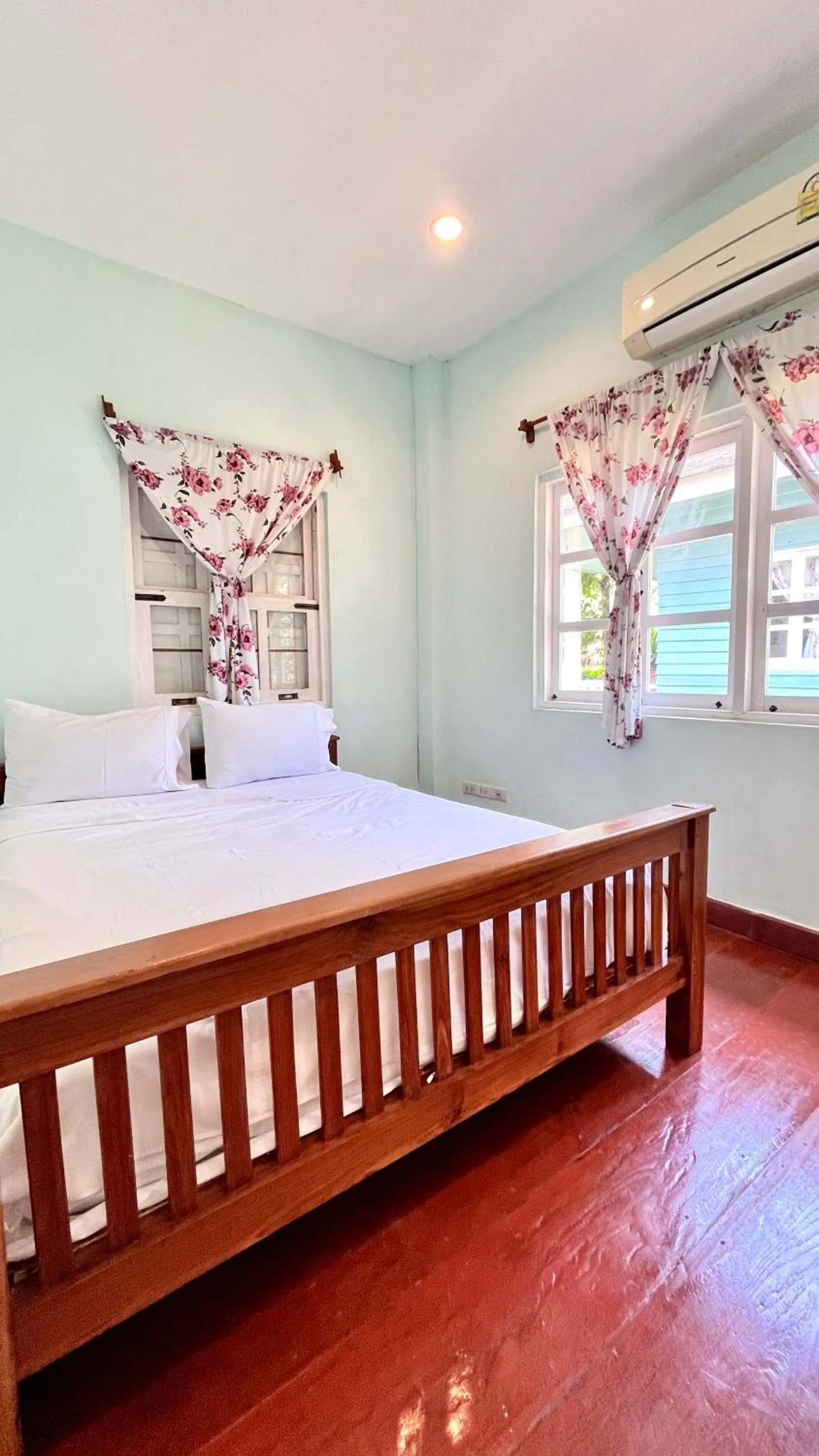 Bed in Pai Flora Resort