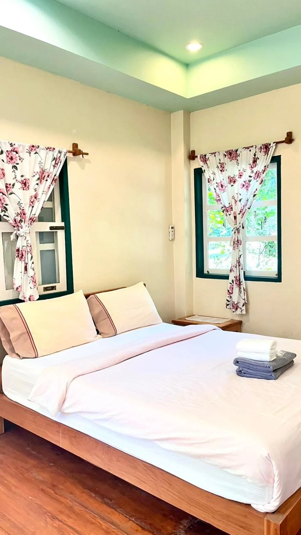 Bed in Pai Flora Resort