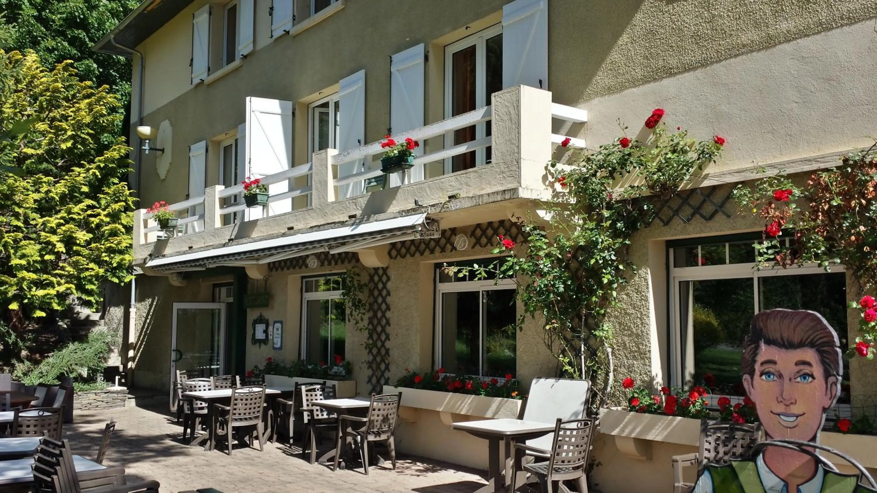 Patio in Hôtel du Val d'Aure