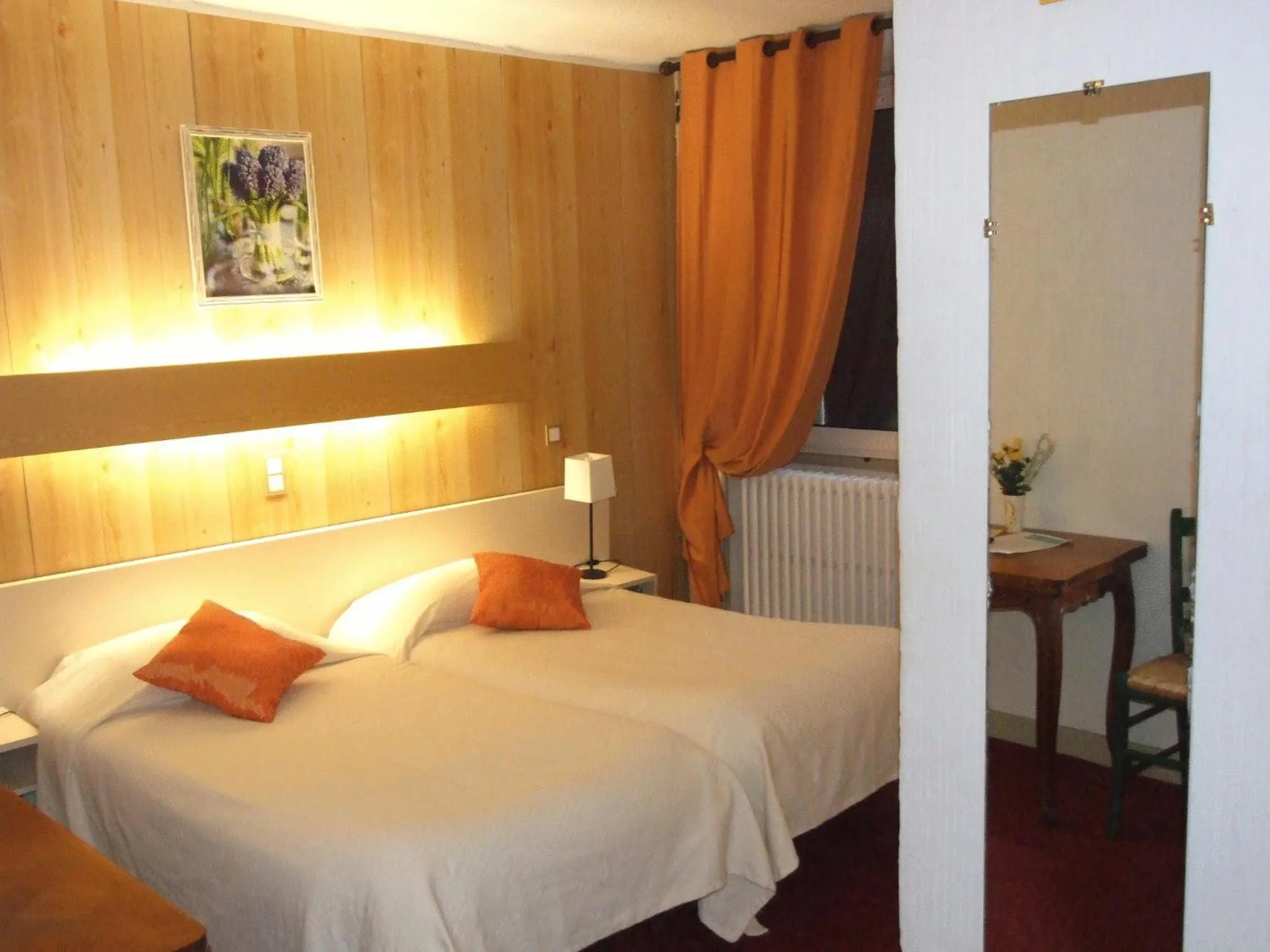 Bed in Hôtel du Val d'Aure