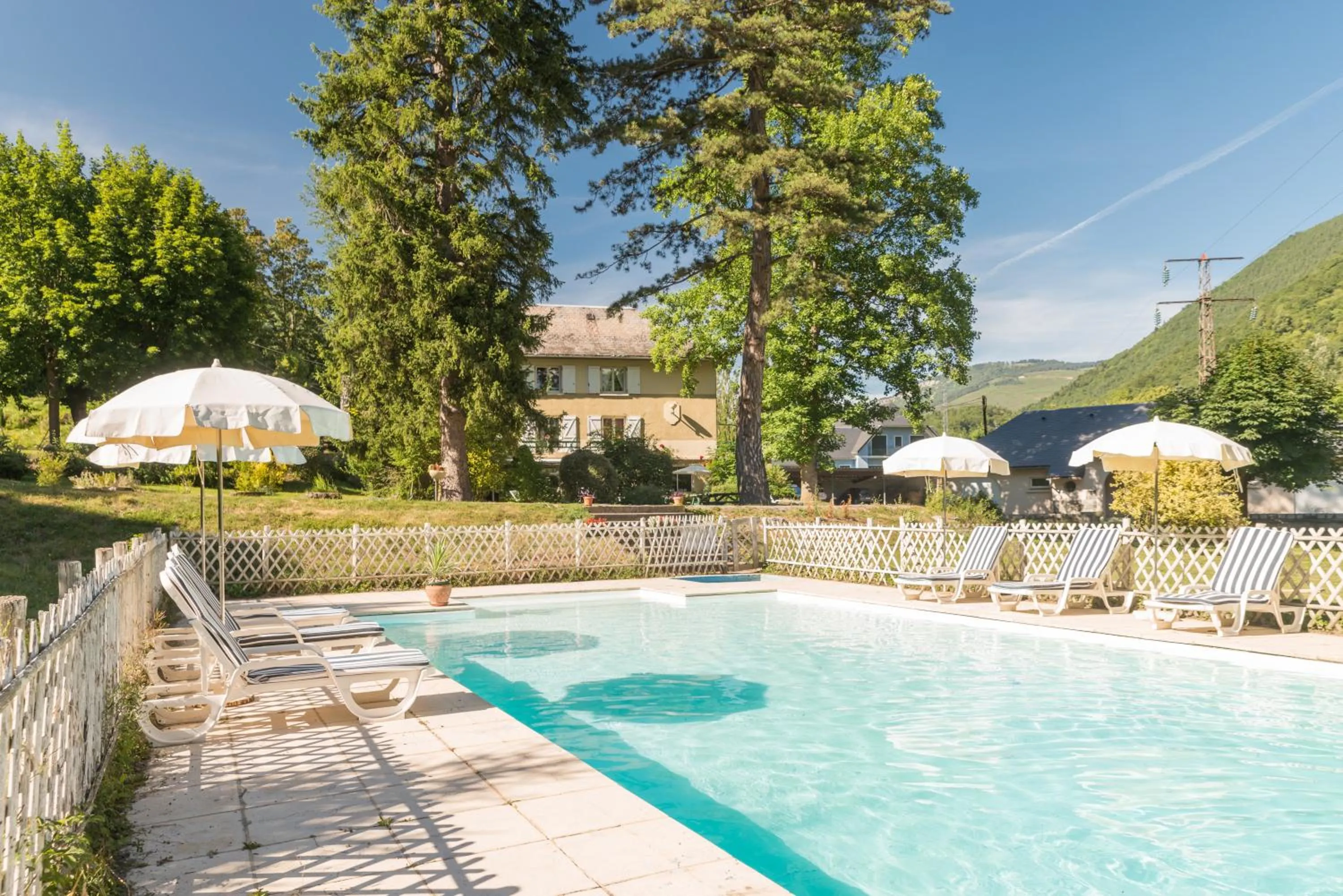 Swimming pool in Hôtel du Val d'Aure