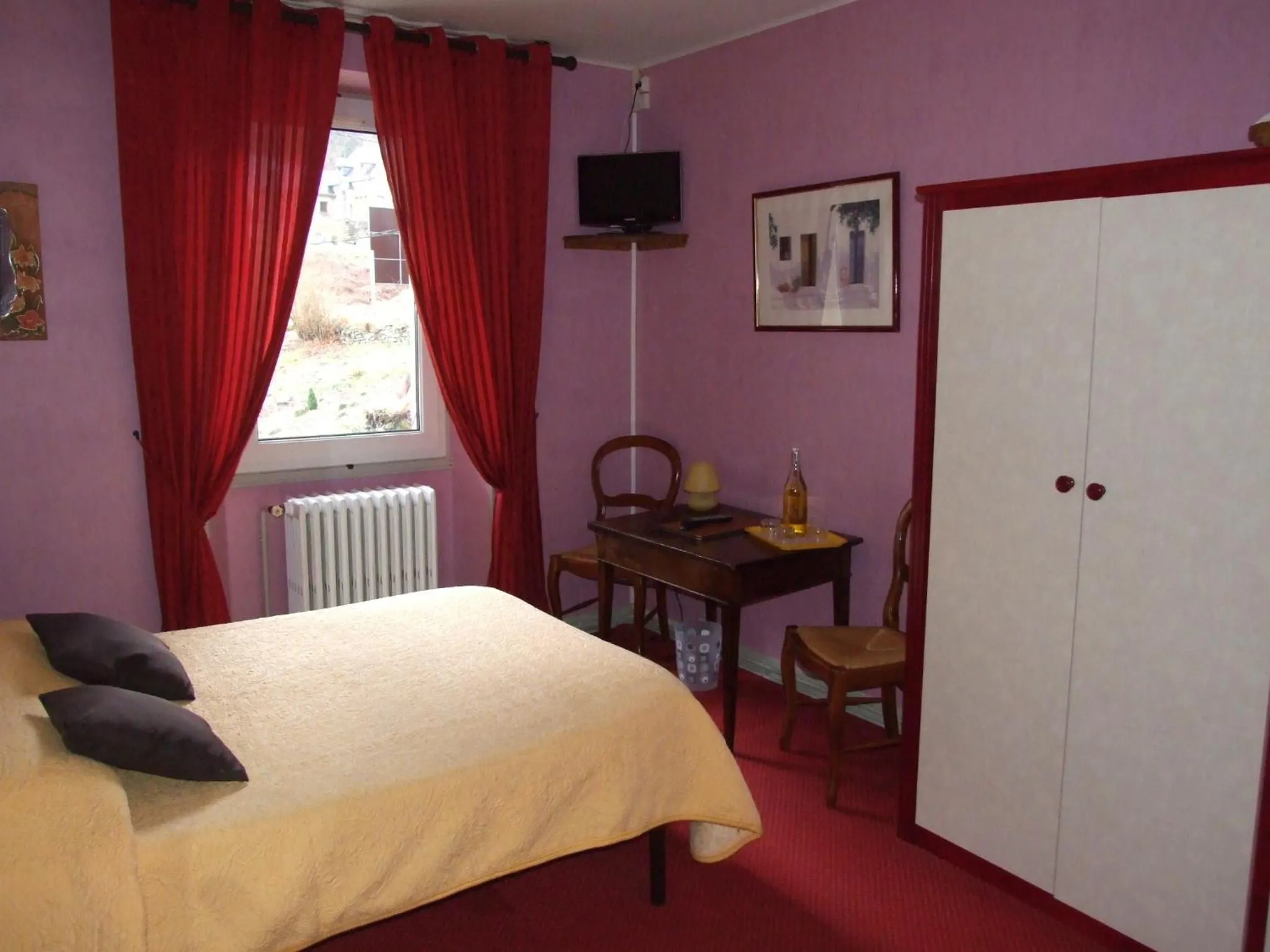 Bed in Hôtel du Val d'Aure