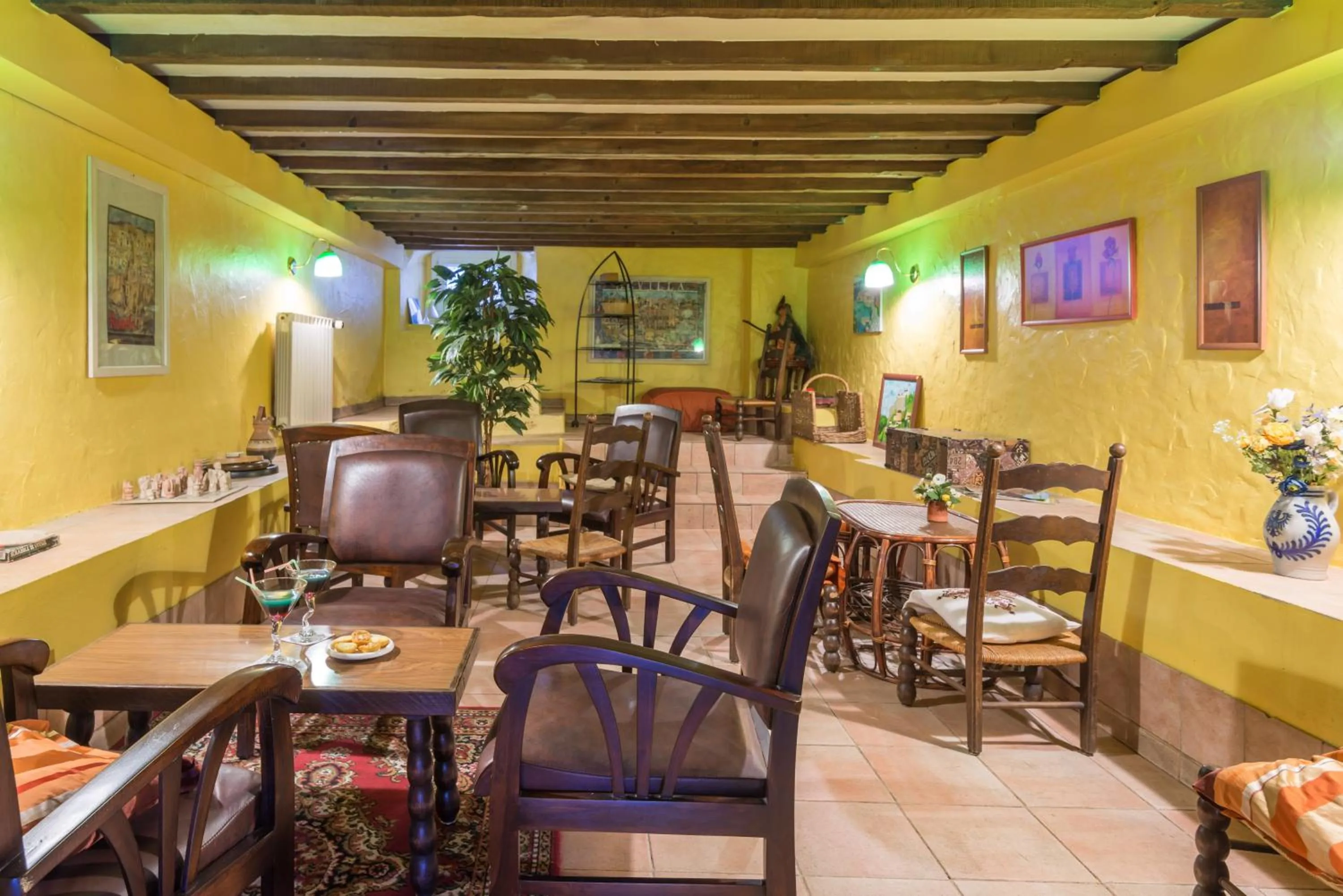 Lounge or bar in Hôtel du Val d'Aure