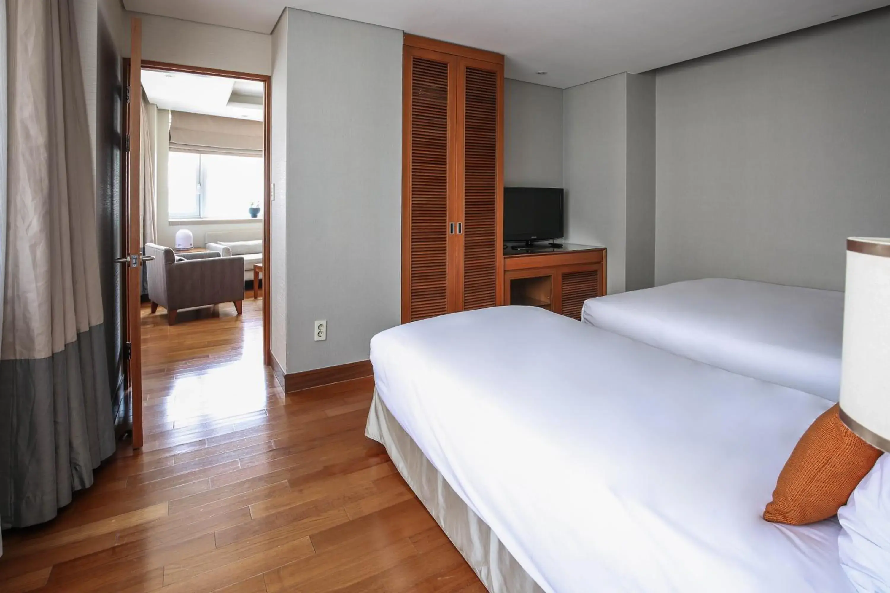 Living room, Bed in Hotel Prince Seoul Living room, Bed in Hotel Prince Seoul