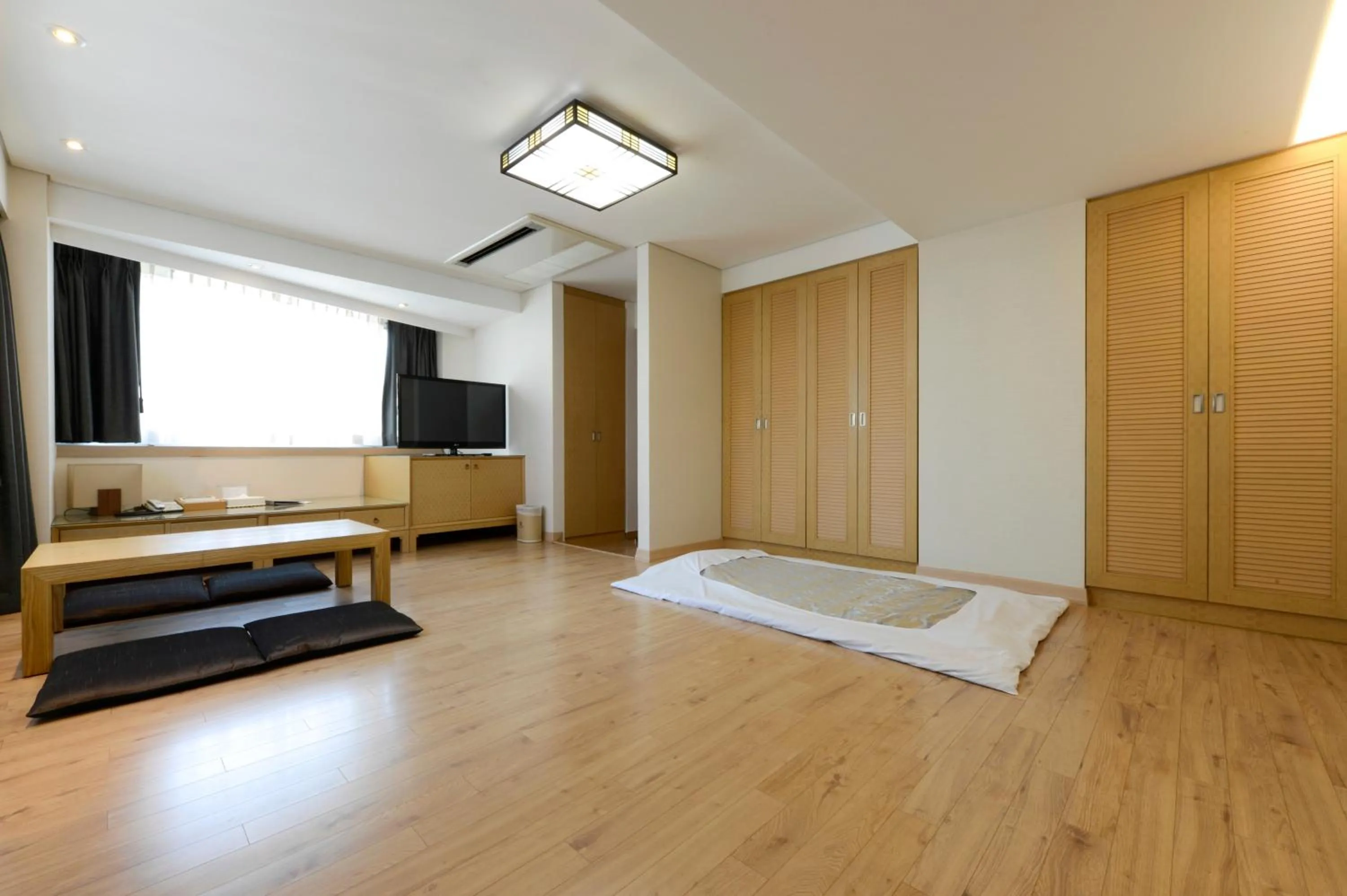 TV and multimedia, Bed in Hotel Prince Seoul