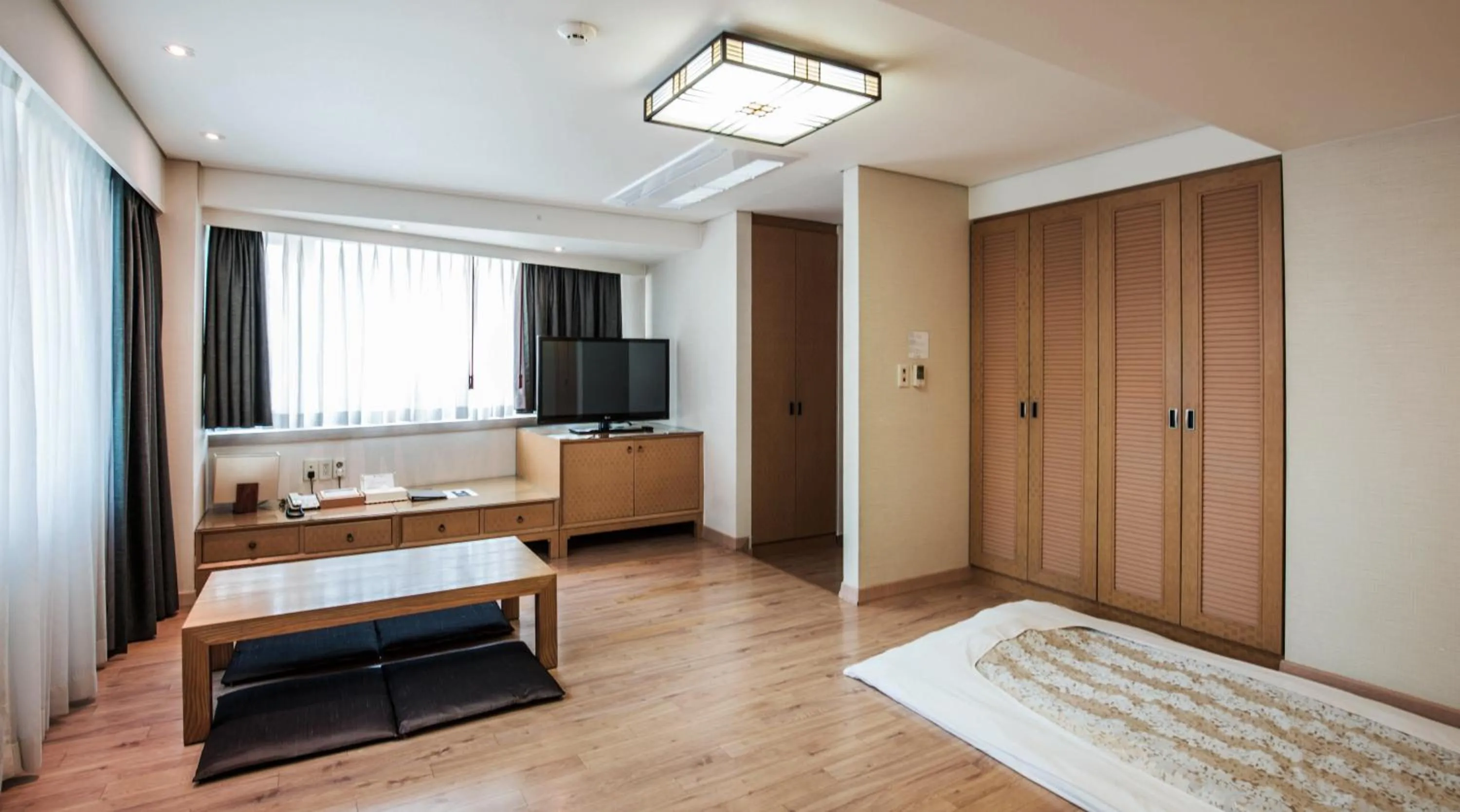 Photo of the whole room, Bed in Hotel Prince Seoul