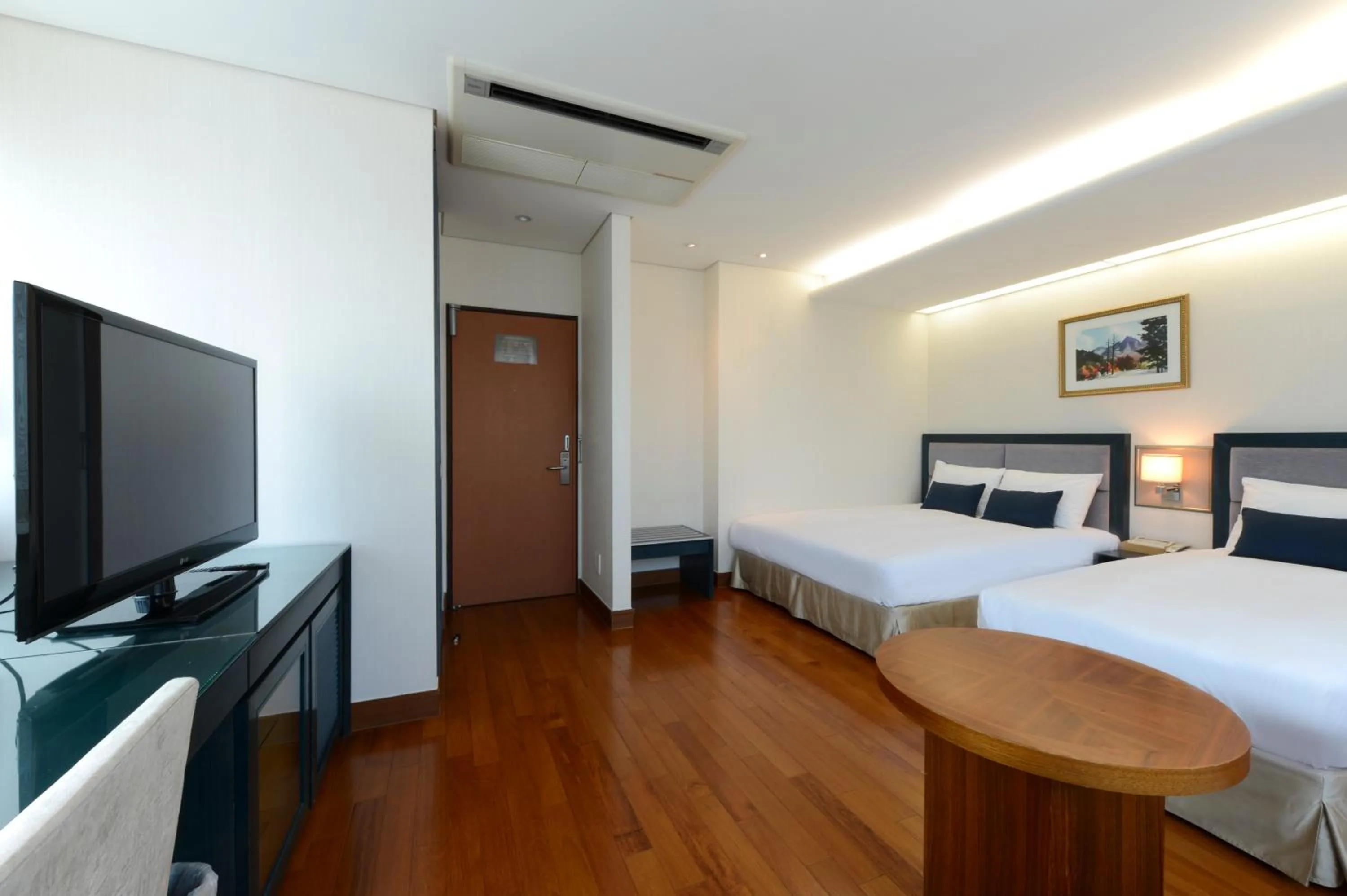 Photo of the whole room, Bed in Hotel Prince Seoul