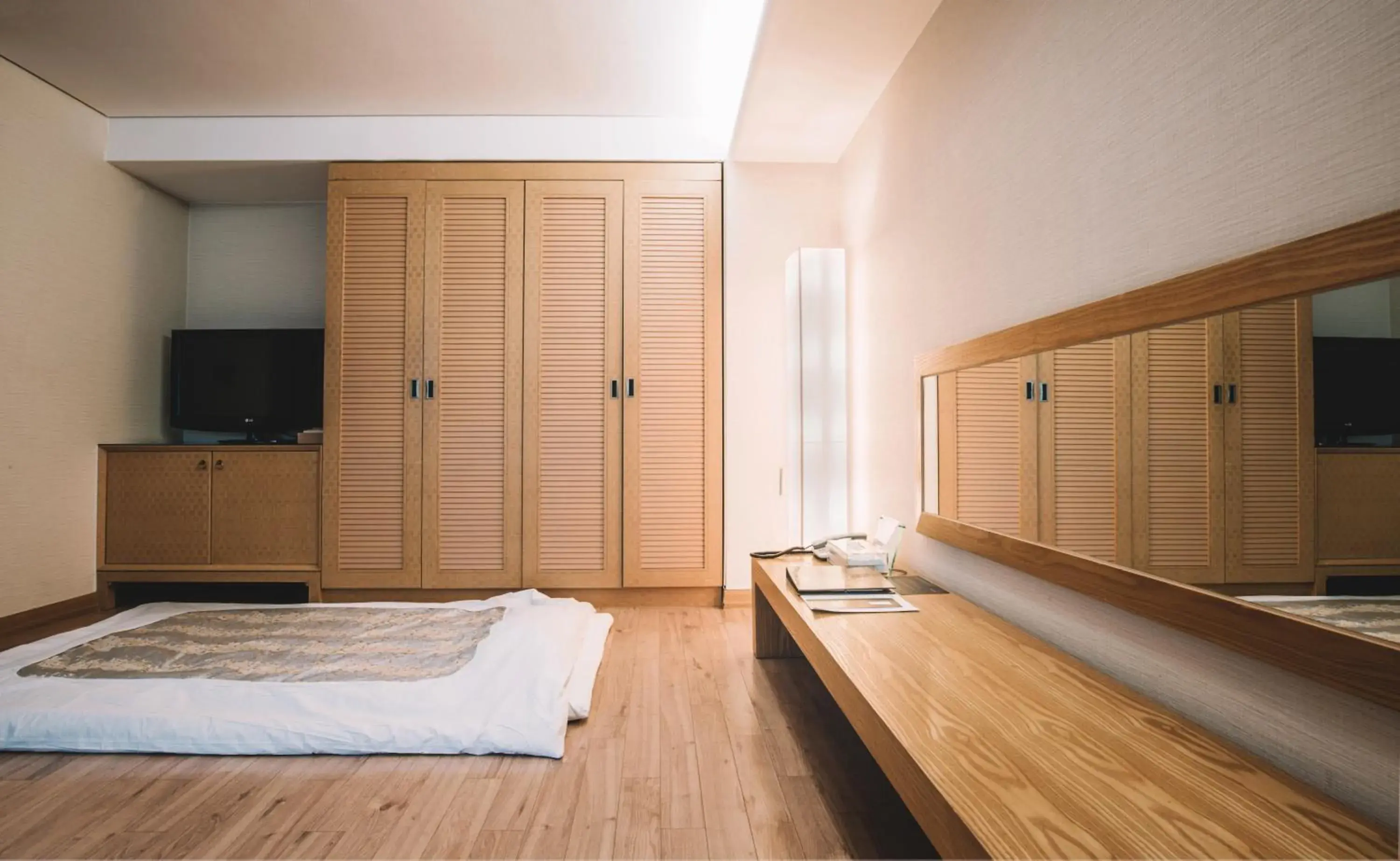 TV and multimedia, Bed in Hotel Prince Seoul TV and multimedia, Bed in Hotel Prince Seoul