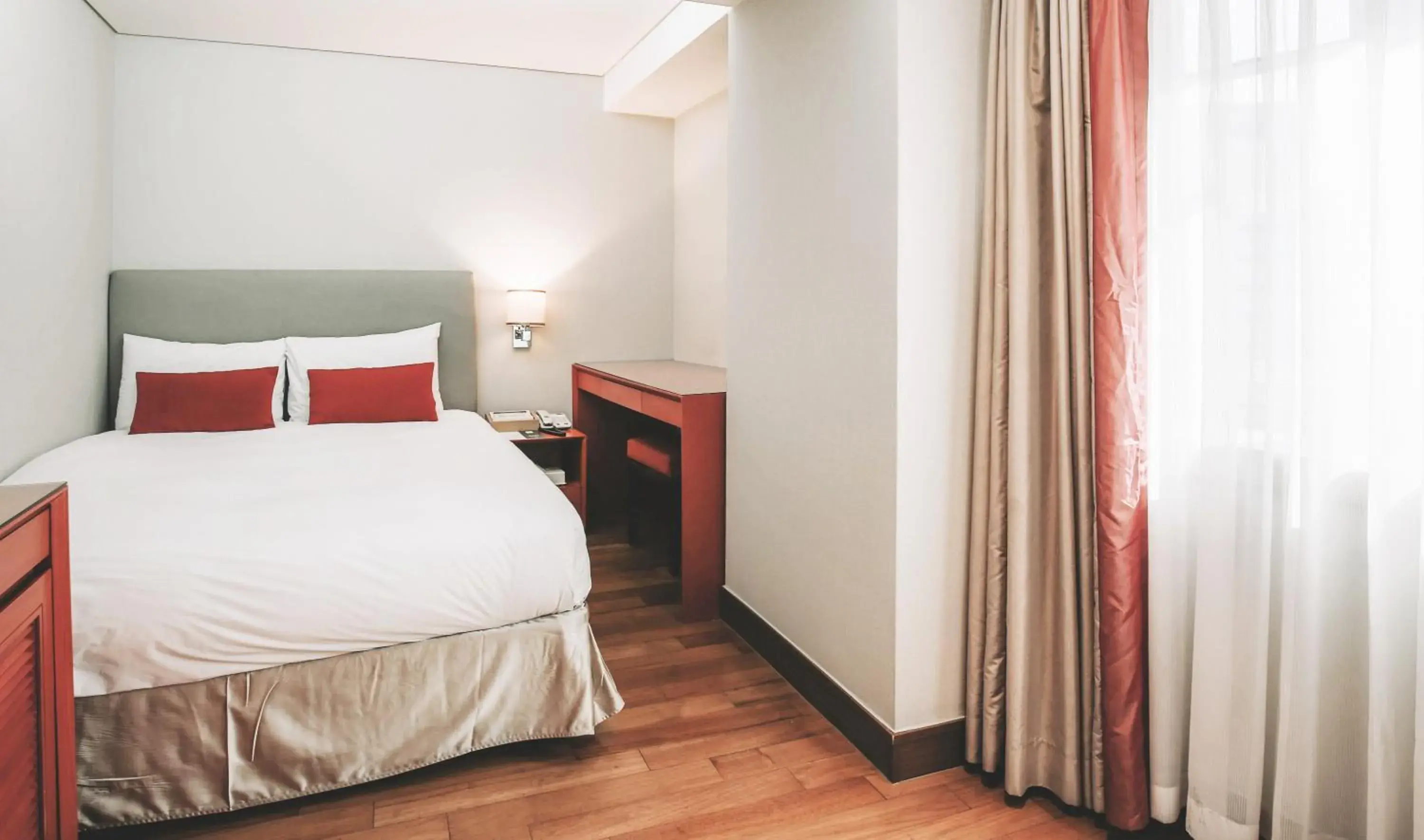 Photo of the whole room, Bed in Hotel Prince Seoul Photo of the whole room, Bed in Hotel Prince Seoul