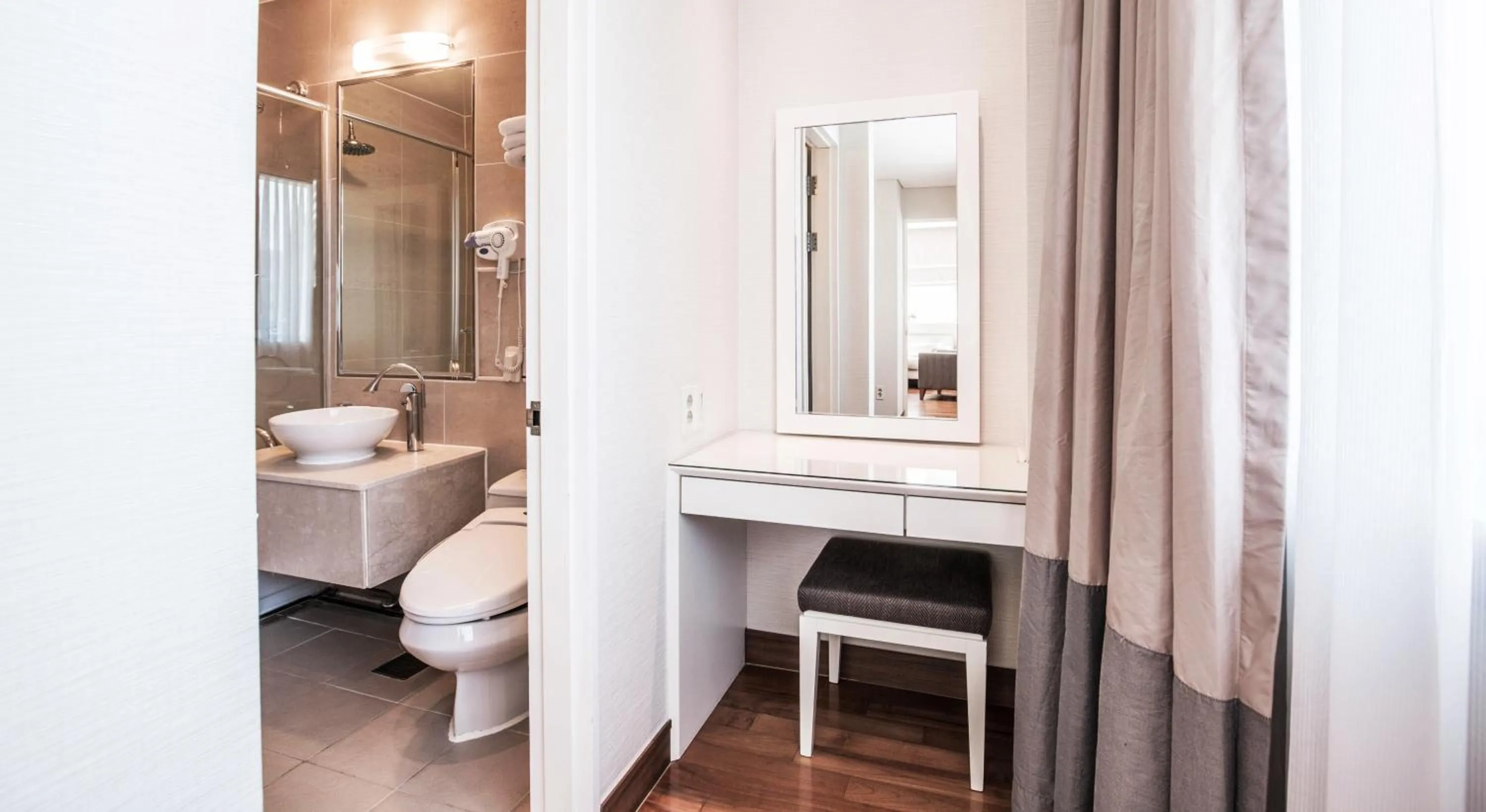 Toilet in Hotel Prince Seoul