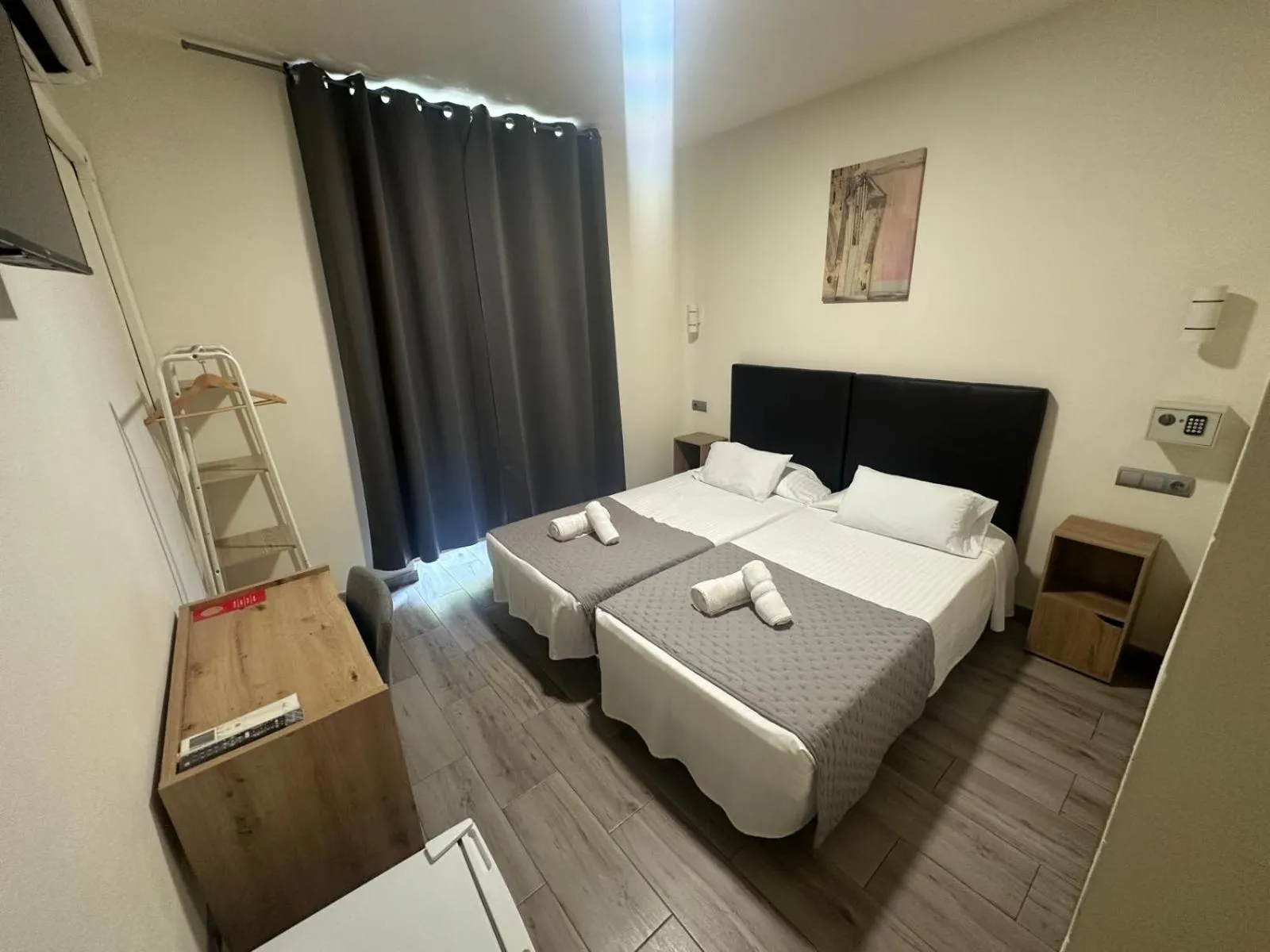 Bed in Hostal Balmes Centro