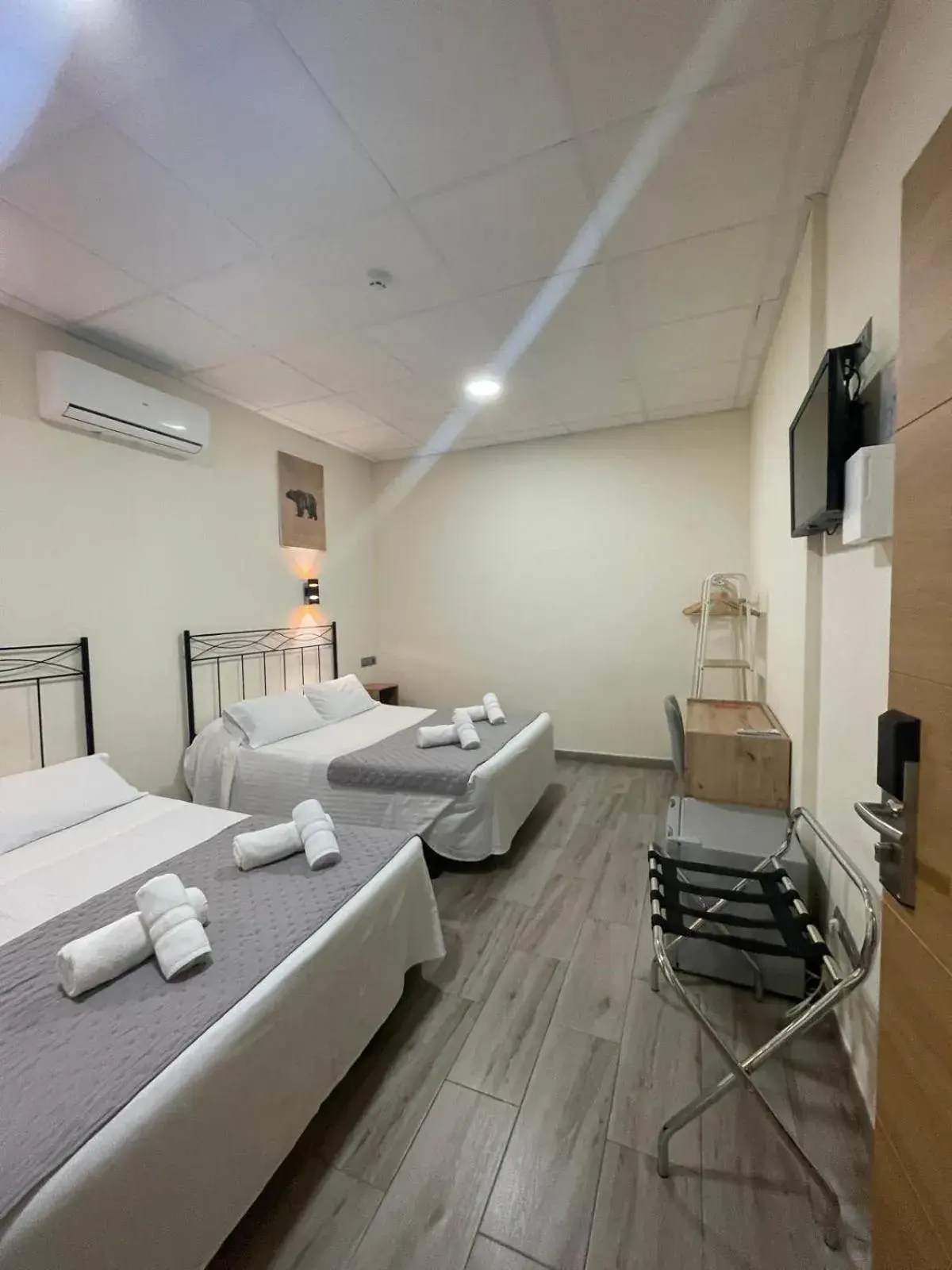 Bed in Hostal Balmes Centro Bed in Hostal Balmes Centro