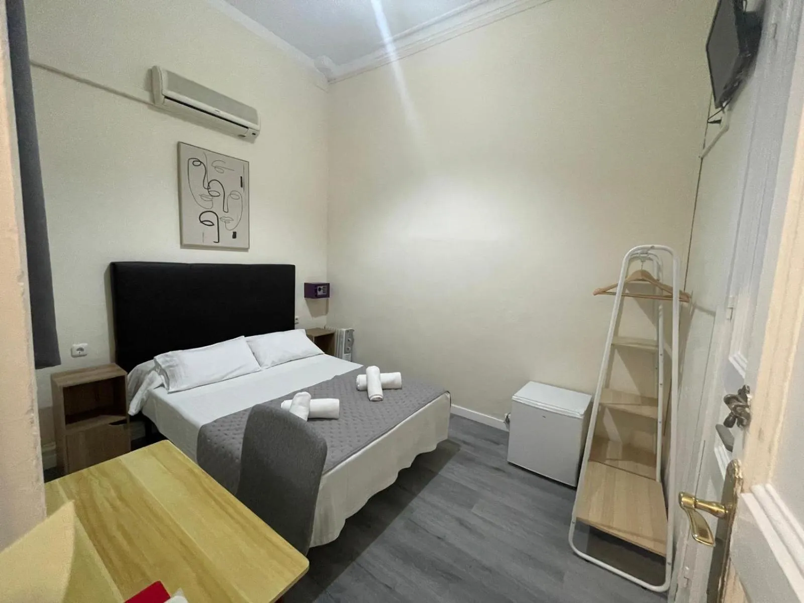 Bed in Hostal Balmes Centro