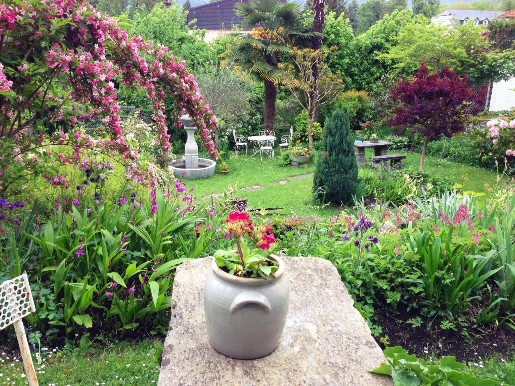 Garden in Logis Hôtel Beau Site