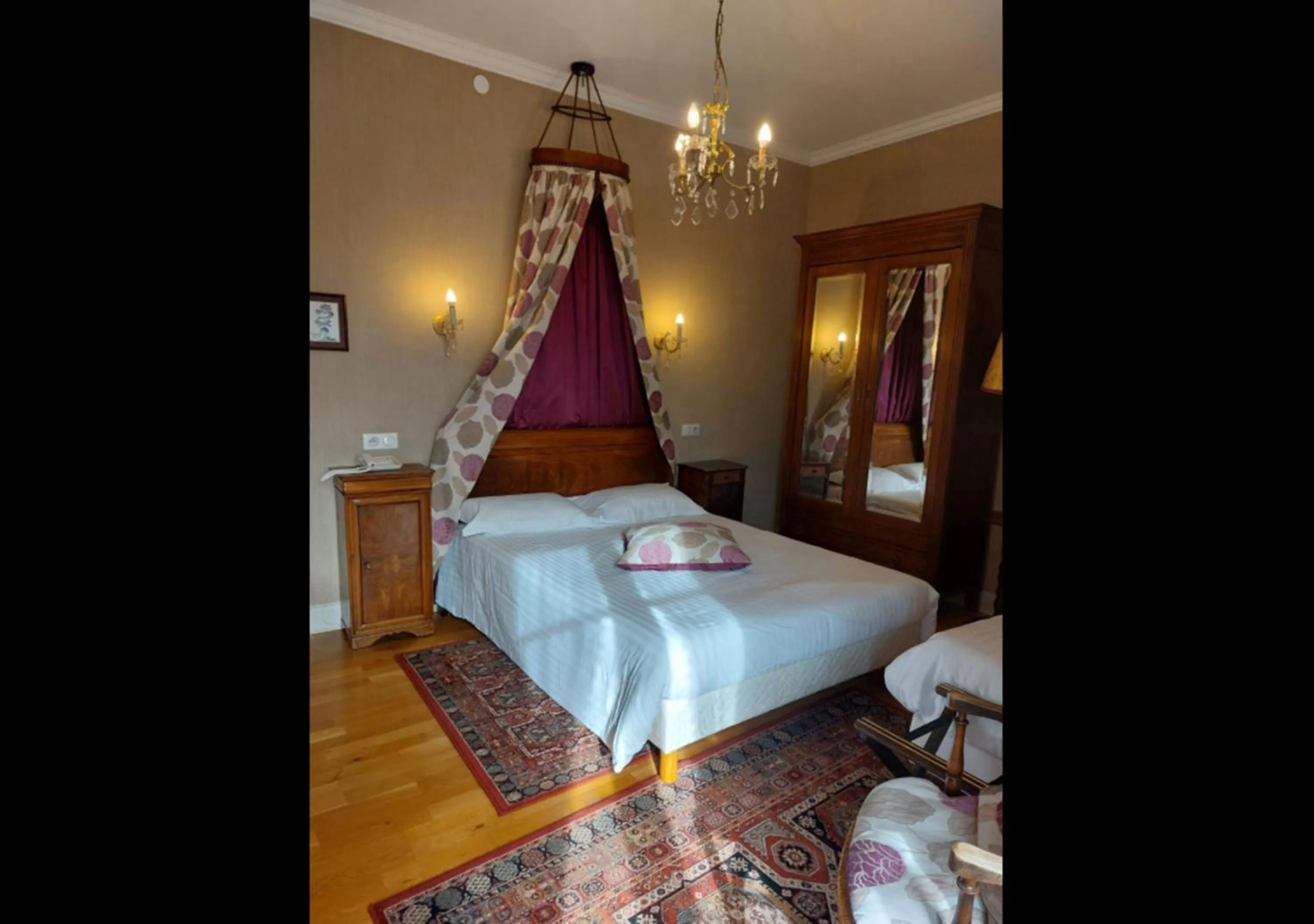 Bed in Logis Hôtel Beau Site