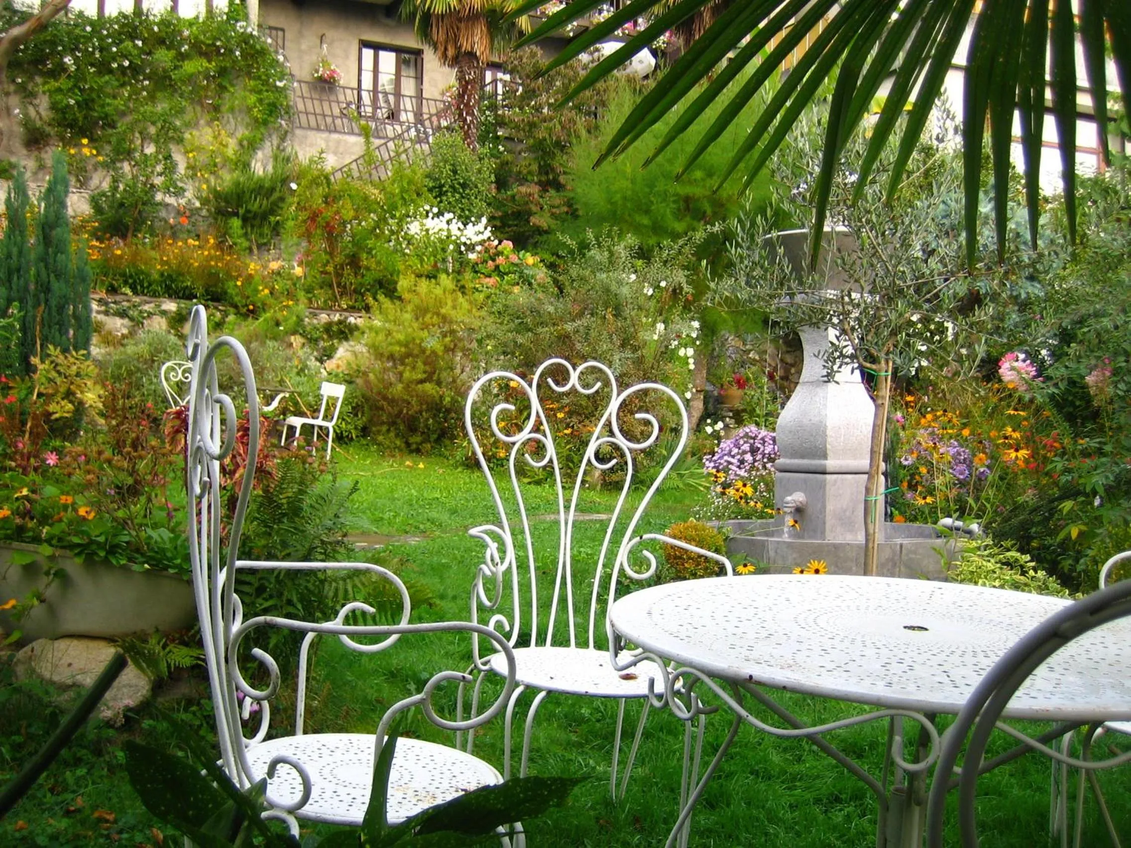 Garden in Logis Hôtel Beau Site