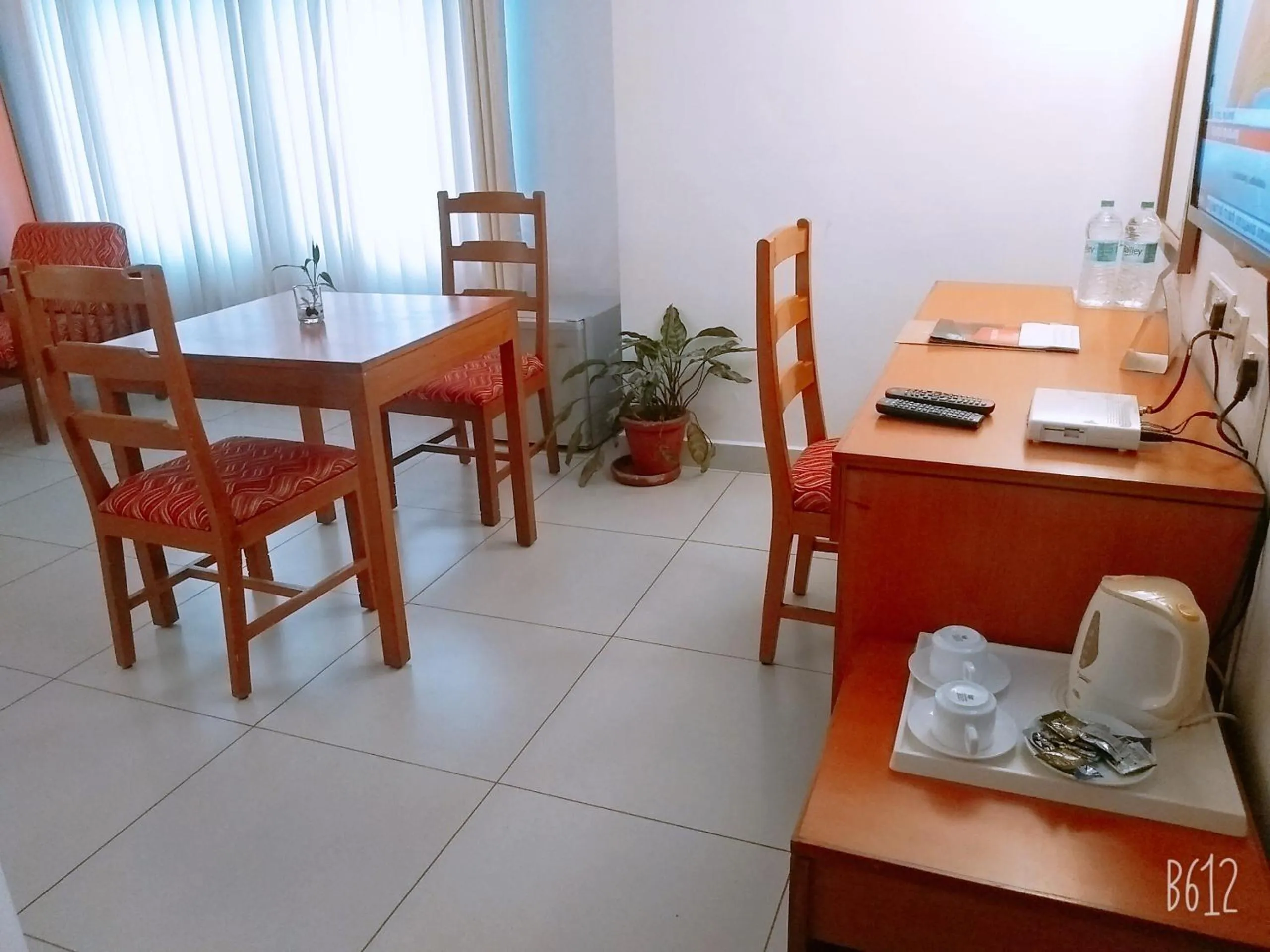 Dining area in Abad Metro