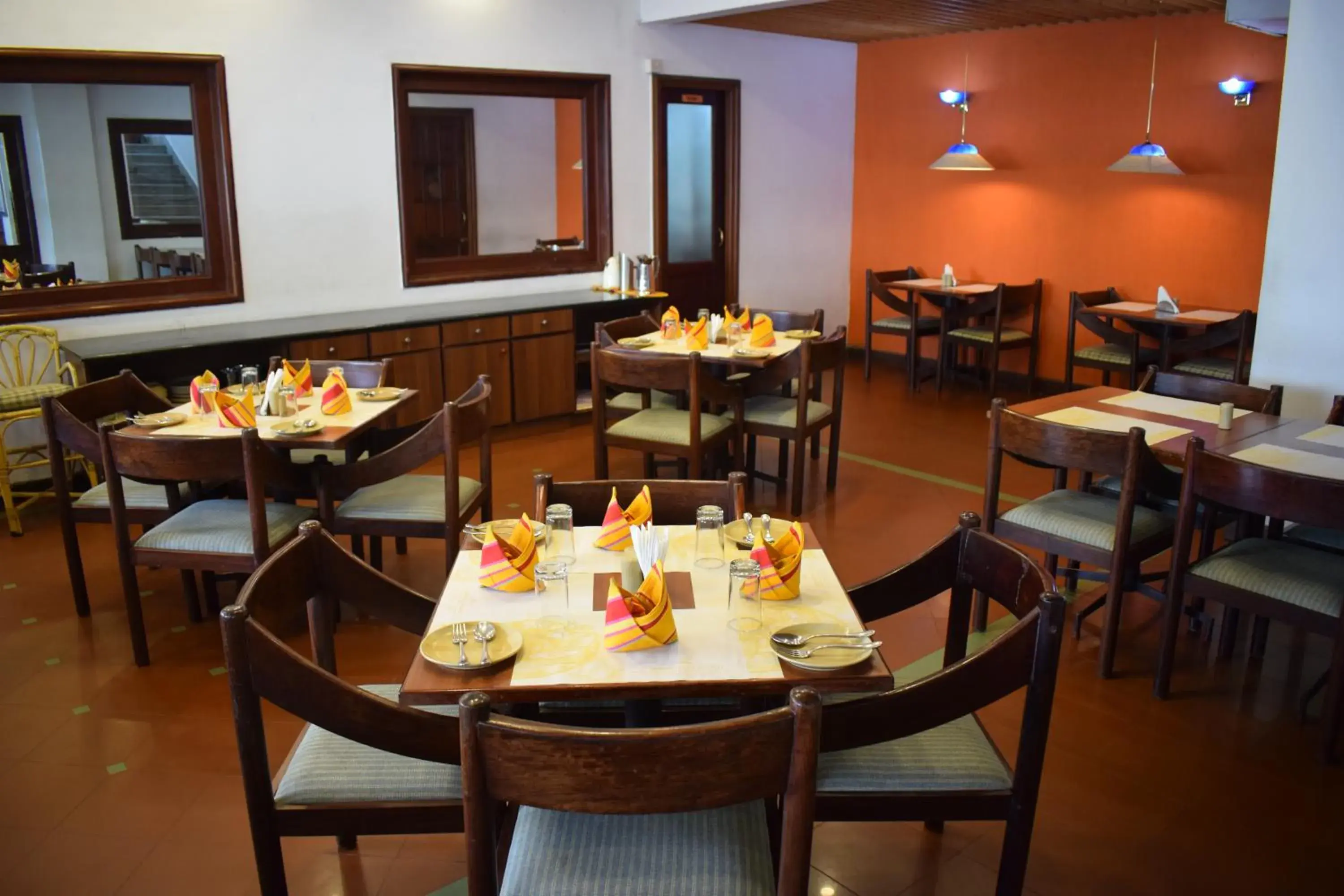 Restaurant/places to eat in Abad Metro Restaurant/places to eat in Abad Metro