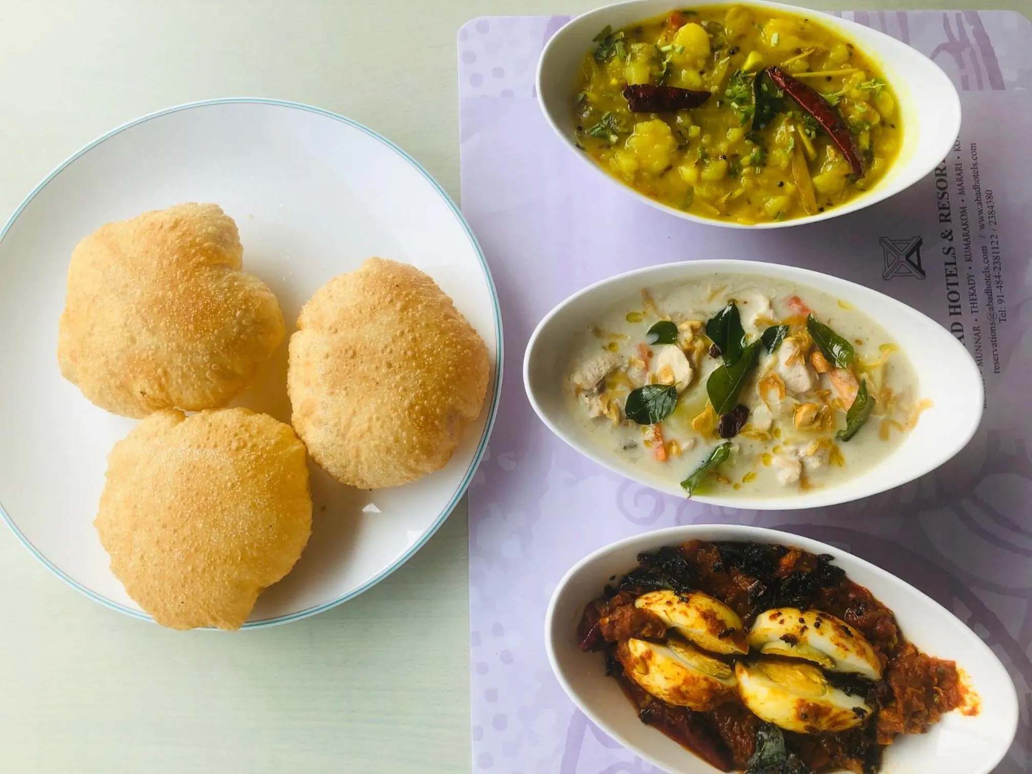 Breakfast in Abad Metro