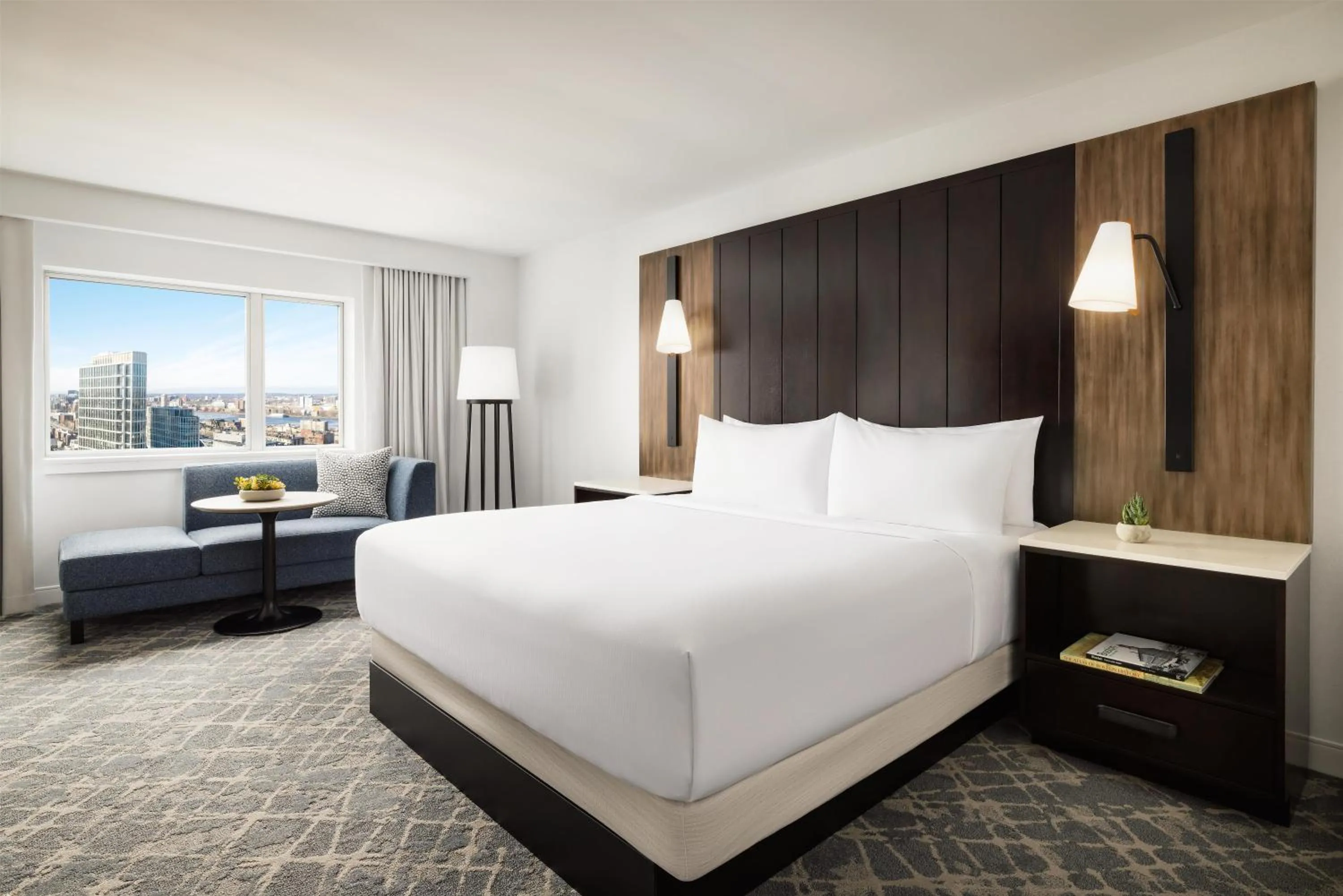 Living room, Bed in Hilton Boston Back Bay