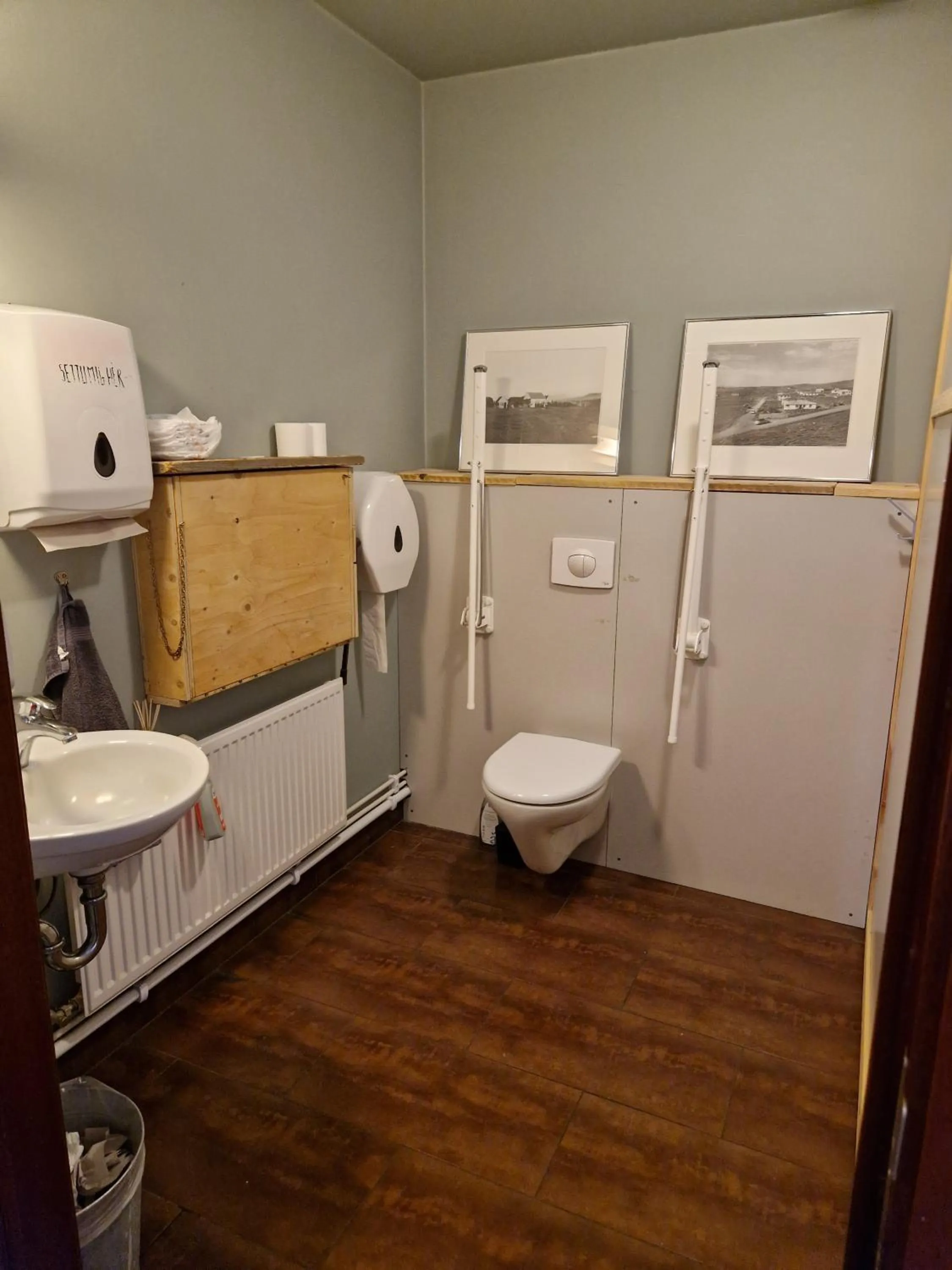 Toilet in Tehúsið Hostel