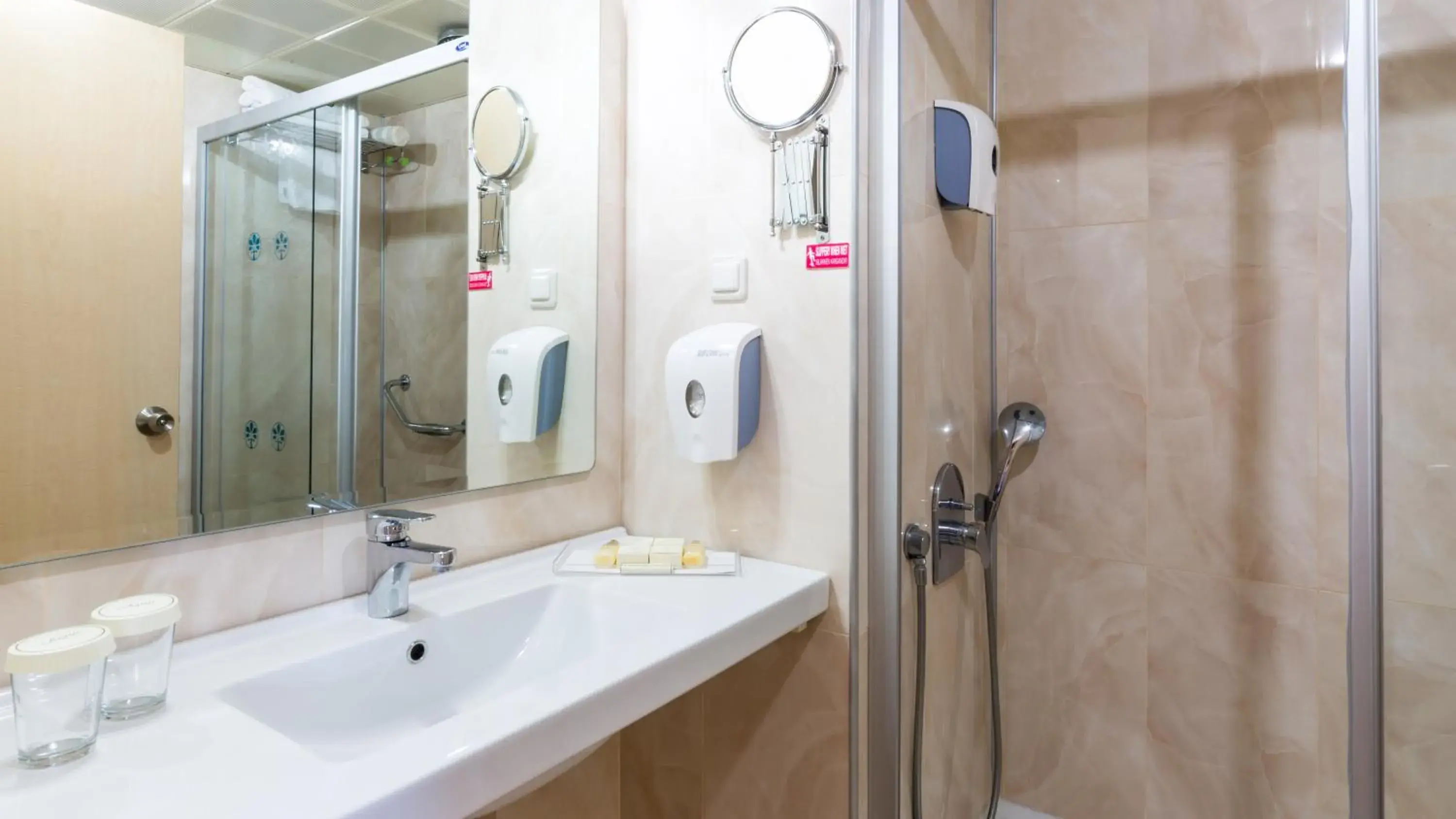 Standard Double or Twin Room with Partial Sea View in Hotel Aqua Standard Double or Twin Room with Partial Sea View in Hotel Aqua