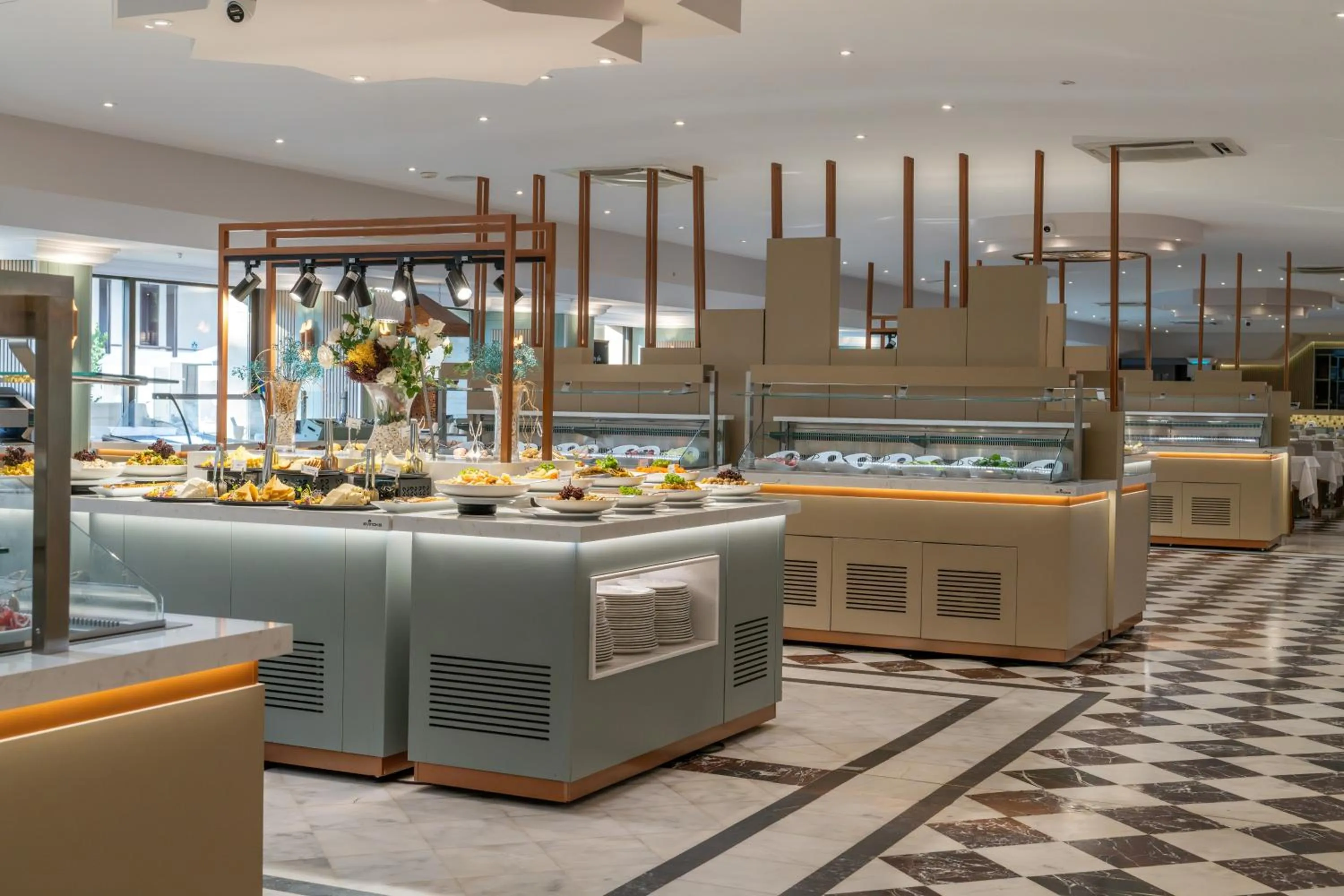 Restaurant/places to eat in Hotel Aqua